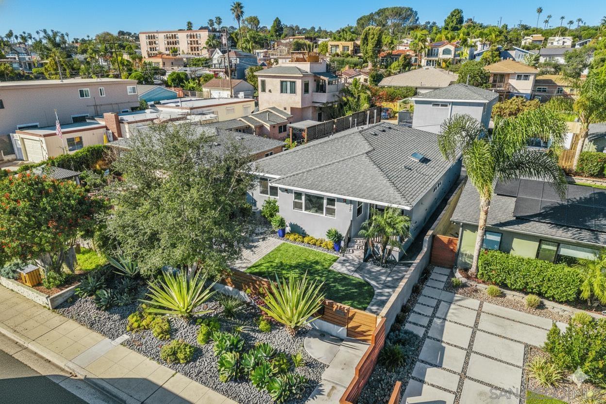 Detail Gallery Image 2 of 47 For 2152  Emerald St, San Diego,  CA 92109 - 4 Beds | 3 Baths