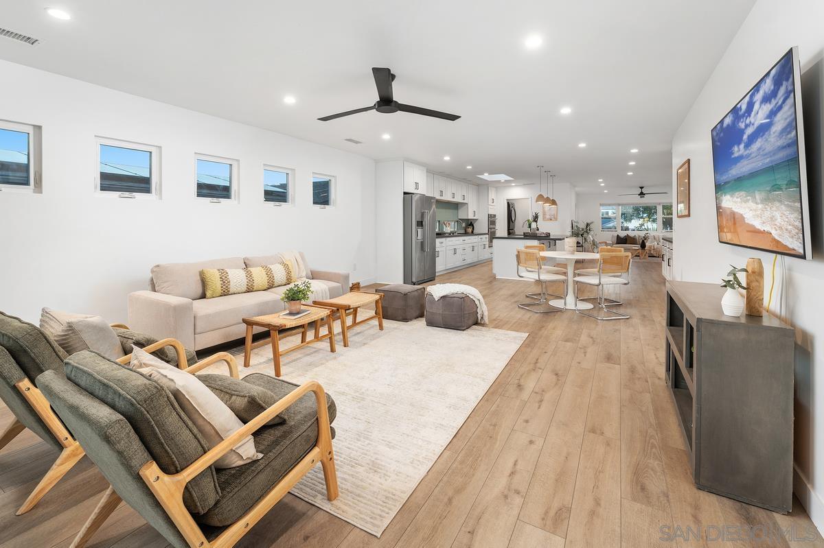 Detail Gallery Image 13 of 47 For 2152  Emerald St, San Diego,  CA 92109 - 4 Beds | 3 Baths