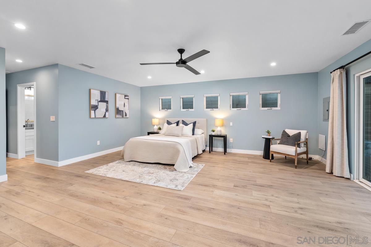 Detail Gallery Image 15 of 47 For 2152  Emerald St, San Diego,  CA 92109 - 4 Beds | 3 Baths