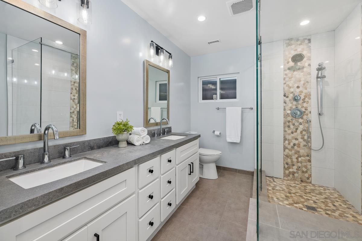 Detail Gallery Image 17 of 47 For 2152  Emerald St, San Diego,  CA 92109 - 4 Beds | 3 Baths