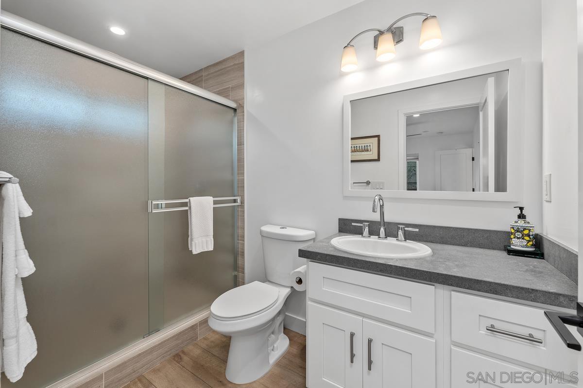 Detail Gallery Image 32 of 47 For 2152  Emerald St, San Diego,  CA 92109 - 4 Beds | 3 Baths