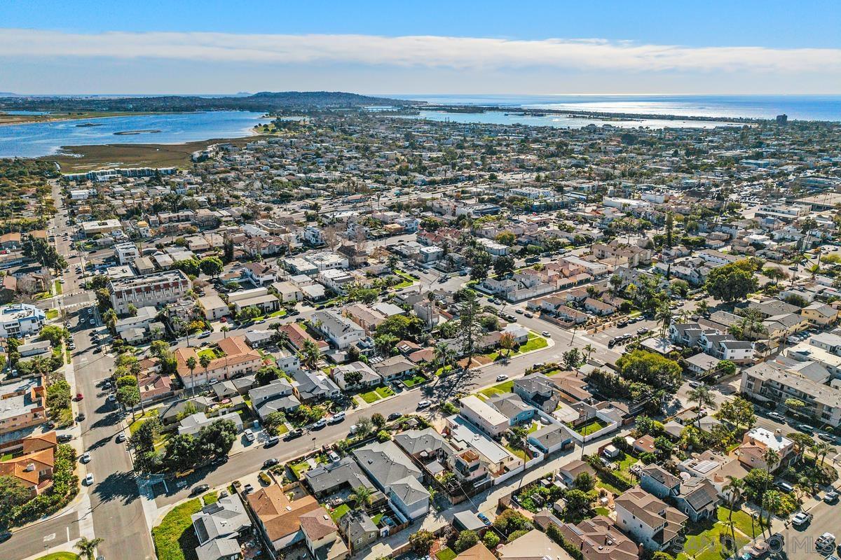 Detail Gallery Image 36 of 47 For 2152  Emerald St, San Diego,  CA 92109 - 4 Beds | 3 Baths