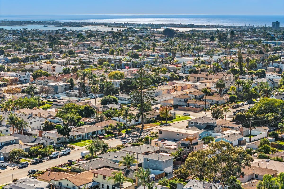 Detail Gallery Image 38 of 47 For 2152  Emerald St, San Diego,  CA 92109 - 4 Beds | 3 Baths