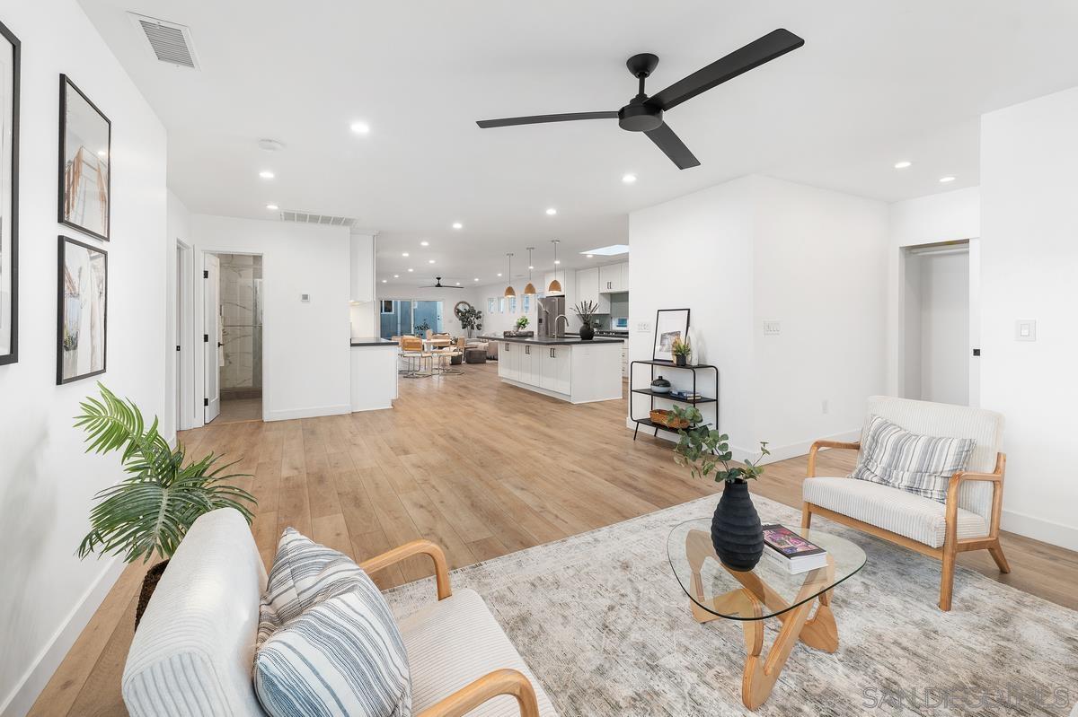 Detail Gallery Image 5 of 47 For 2152  Emerald St, San Diego,  CA 92109 - 4 Beds | 3 Baths