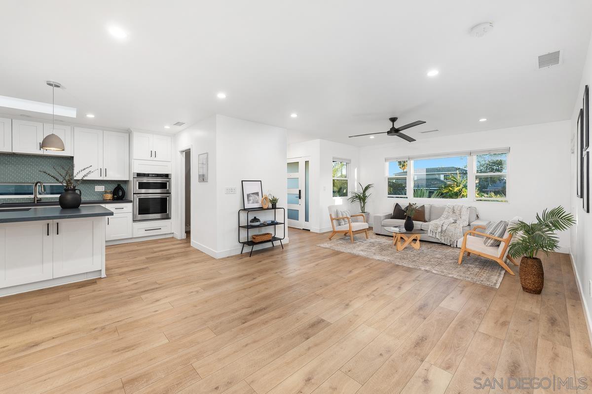 Detail Gallery Image 7 of 47 For 2152  Emerald St, San Diego,  CA 92109 - 4 Beds | 3 Baths