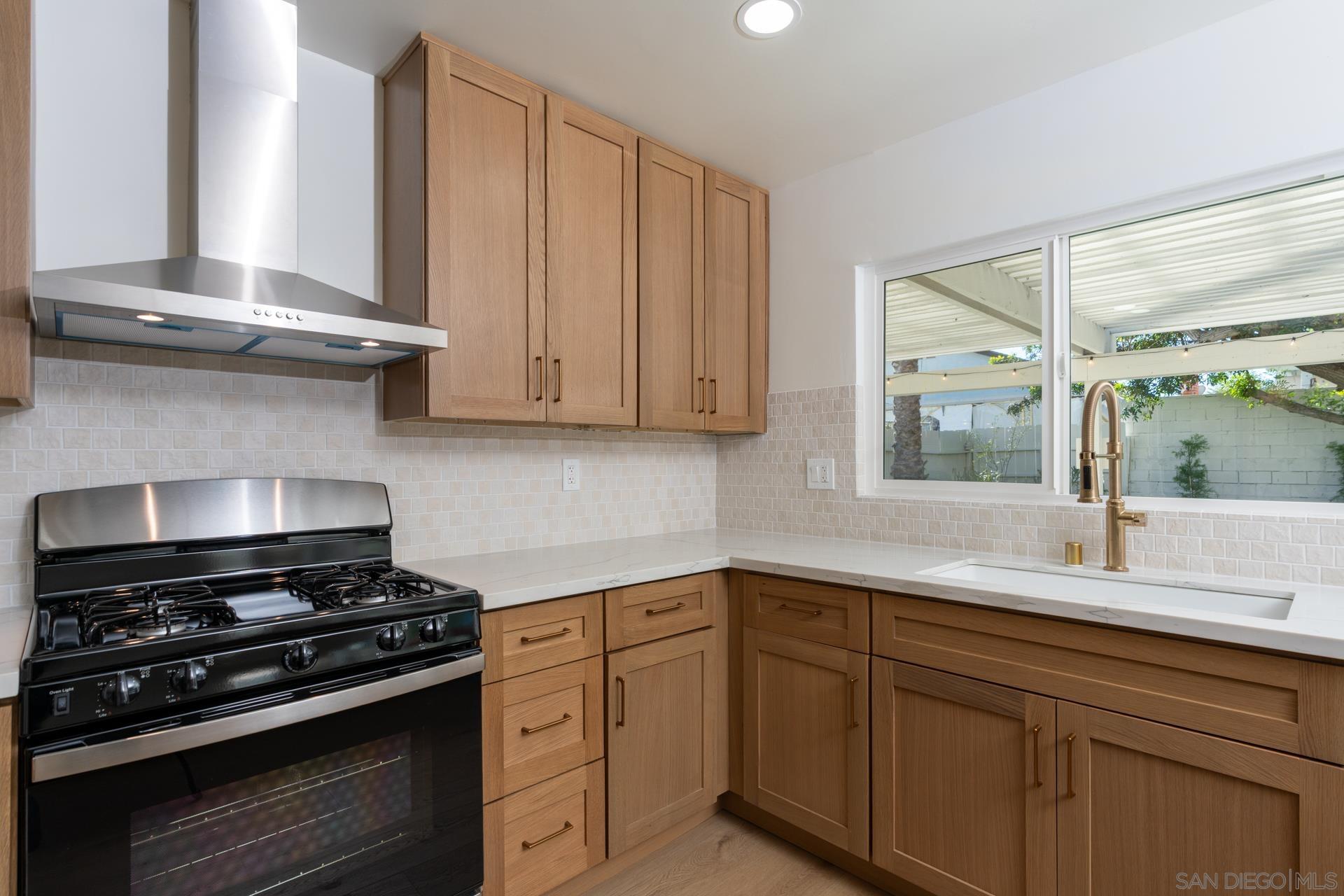 Detail Gallery Image 7 of 42 For 8875  Alphecca Way, San Diego,  CA 92126 - 5 Beds | 2/1 Baths