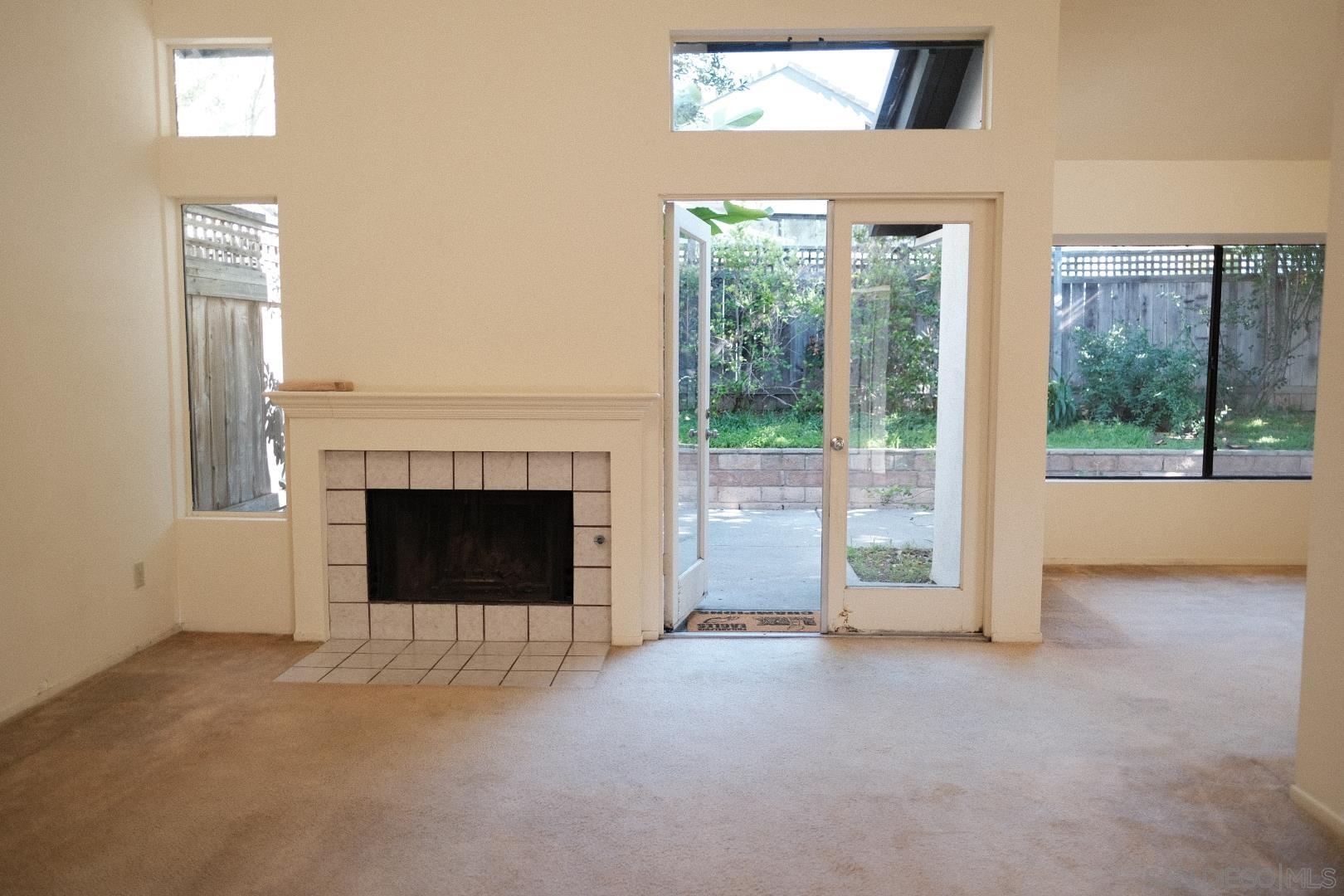 Detail Gallery Image 5 of 34 For 6306  Caminito Del Cervato, San Diego,  CA 92111 - 2 Beds | 2/1 Baths