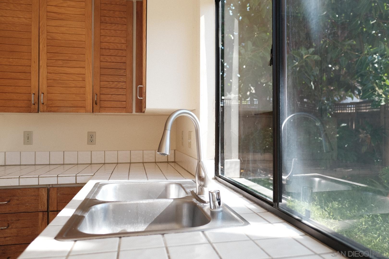 Detail Gallery Image 9 of 34 For 6306  Caminito Del Cervato, San Diego,  CA 92111 - 2 Beds | 2/1 Baths