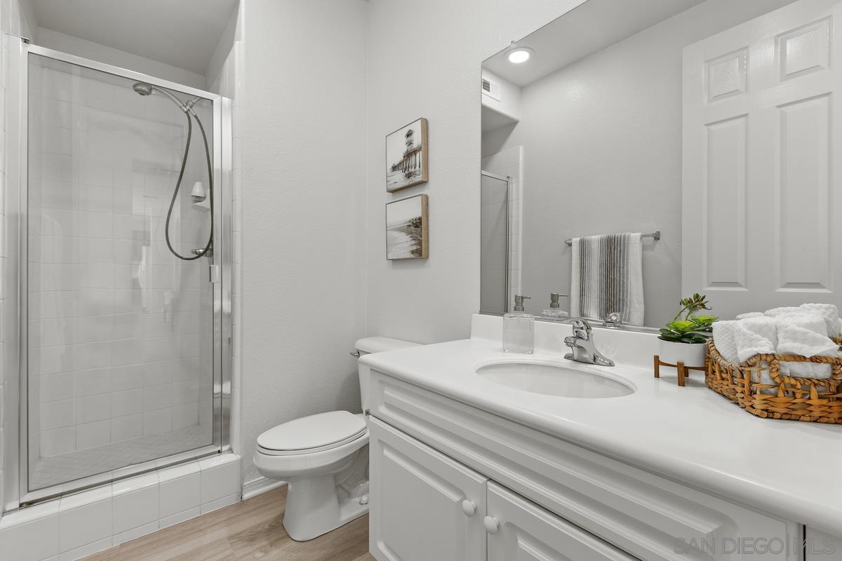 Detail Gallery Image 12 of 26 For 475  Taylor Dr, Oceanside,  CA 92056 - 5 Beds | 3 Baths