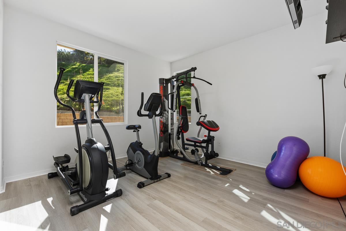 Detail Gallery Image 13 of 27 For 475  Taylor Dr, Oceanside,  CA 92056 - 5 Beds | 3 Baths