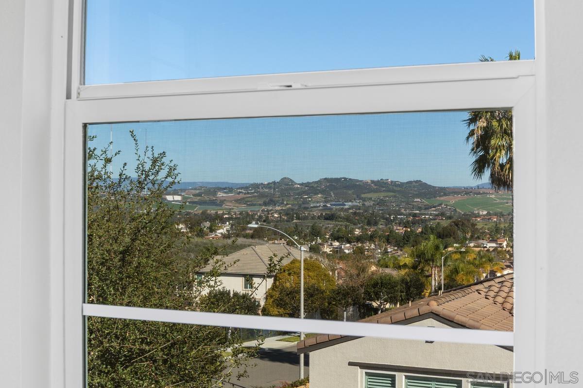 Detail Gallery Image 16 of 27 For 475  Taylor Dr, Oceanside,  CA 92056 - 5 Beds | 3 Baths