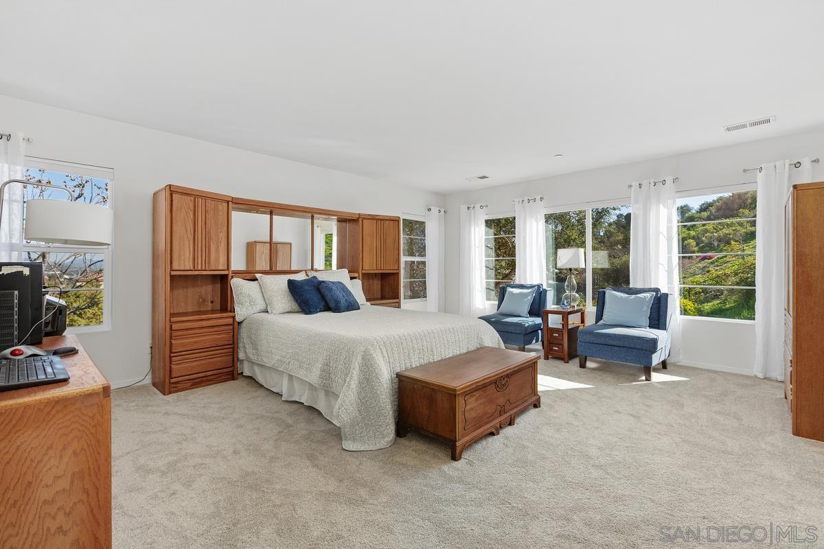 Detail Gallery Image 17 of 26 For 475  Taylor Dr, Oceanside,  CA 92056 - 5 Beds | 3 Baths