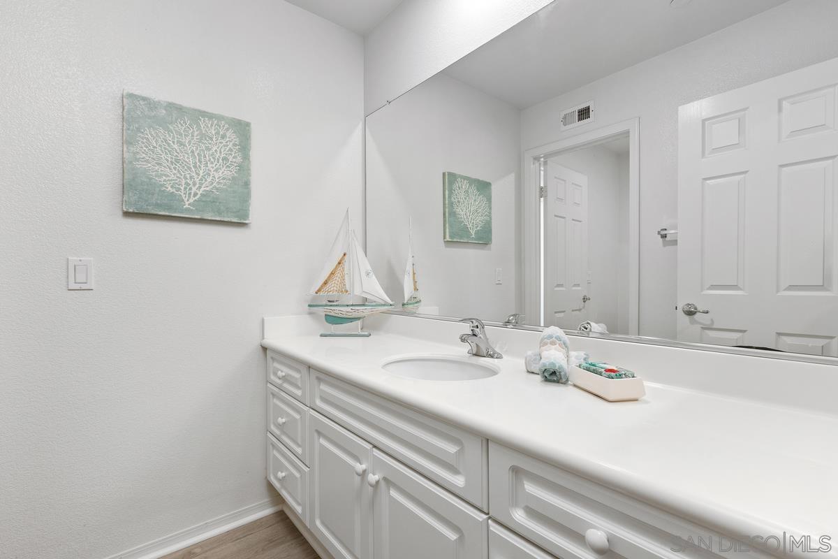 Detail Gallery Image 20 of 26 For 475  Taylor Dr, Oceanside,  CA 92056 - 5 Beds | 3 Baths