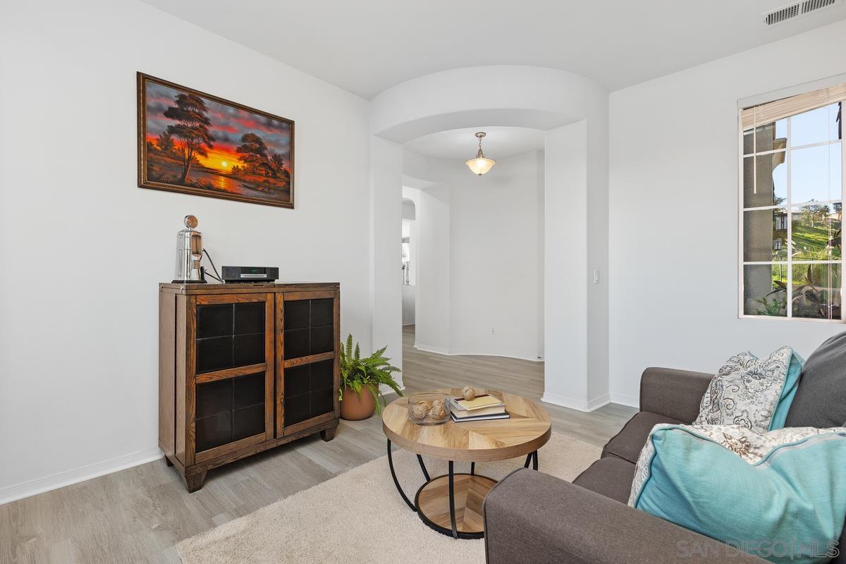 Detail Gallery Image 3 of 26 For 475  Taylor Dr, Oceanside,  CA 92056 - 5 Beds | 3 Baths