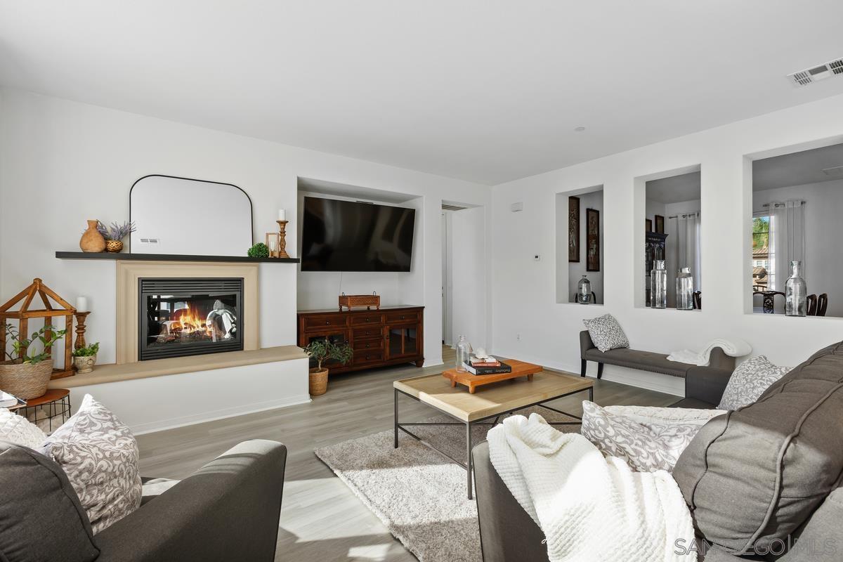 Detail Gallery Image 7 of 26 For 475  Taylor Dr, Oceanside,  CA 92056 - 5 Beds | 3 Baths