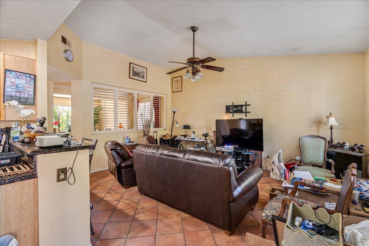 Detail Gallery Image 14 of 48 For 32764  Freesia Way, Temecula,  CA 92592 - 4 Beds | 2 Baths