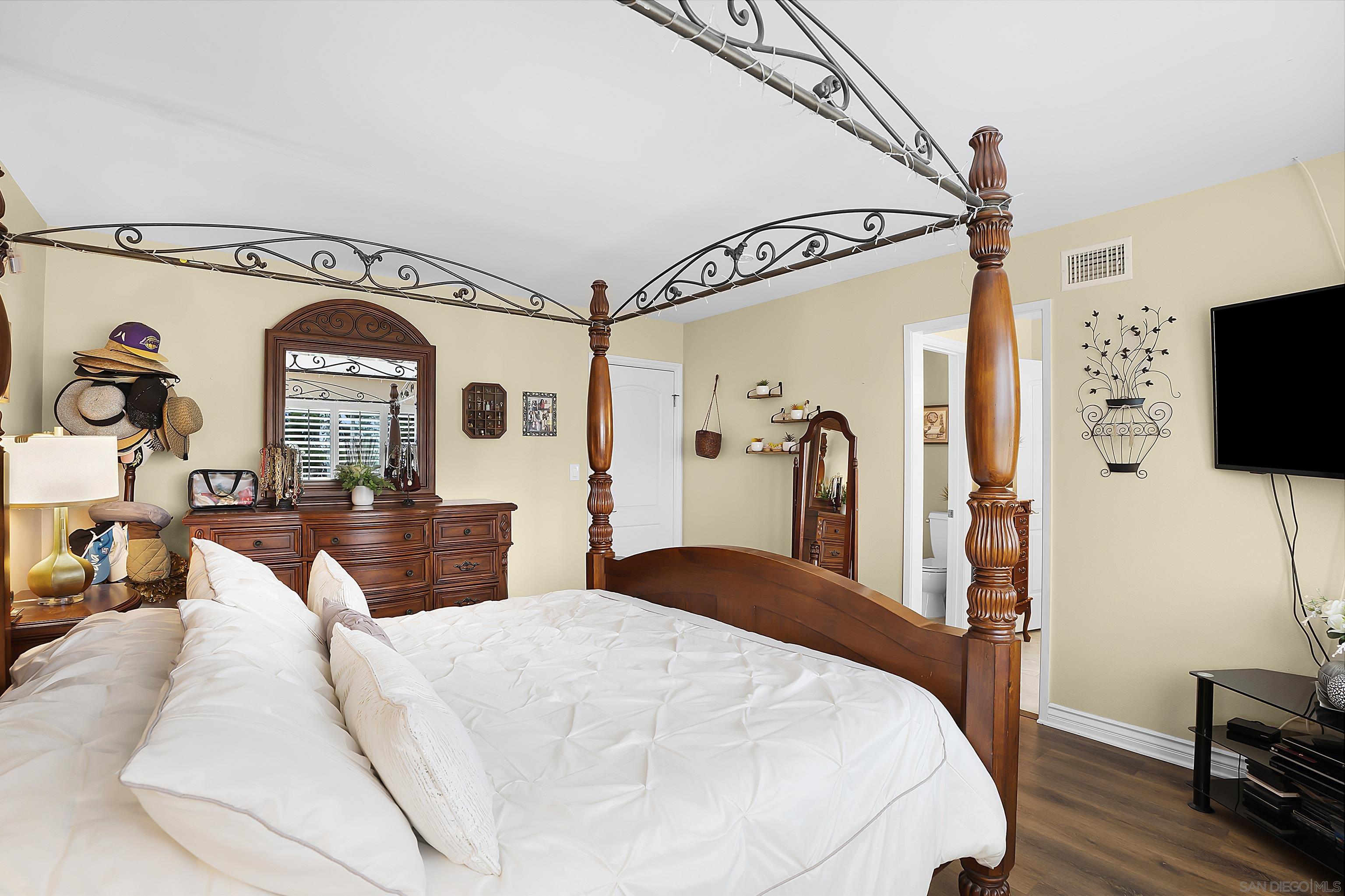 Detail Gallery Image 18 of 33 For 690  False Point Ct, Chula Vista,  CA 91911 - 4 Beds | 2/1 Baths