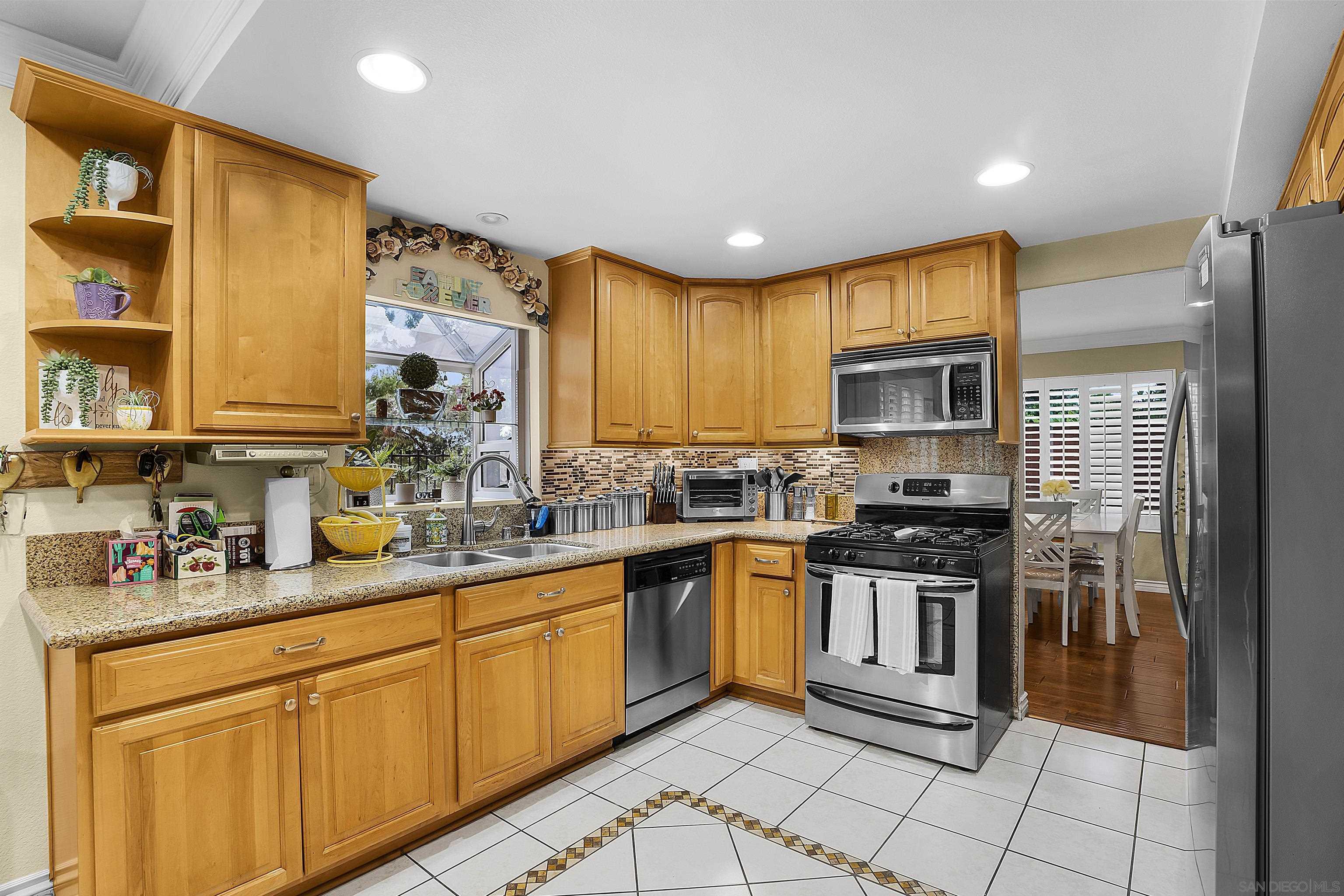 Detail Gallery Image 9 of 33 For 690  False Point Ct, Chula Vista,  CA 91911 - 4 Beds | 2/1 Baths