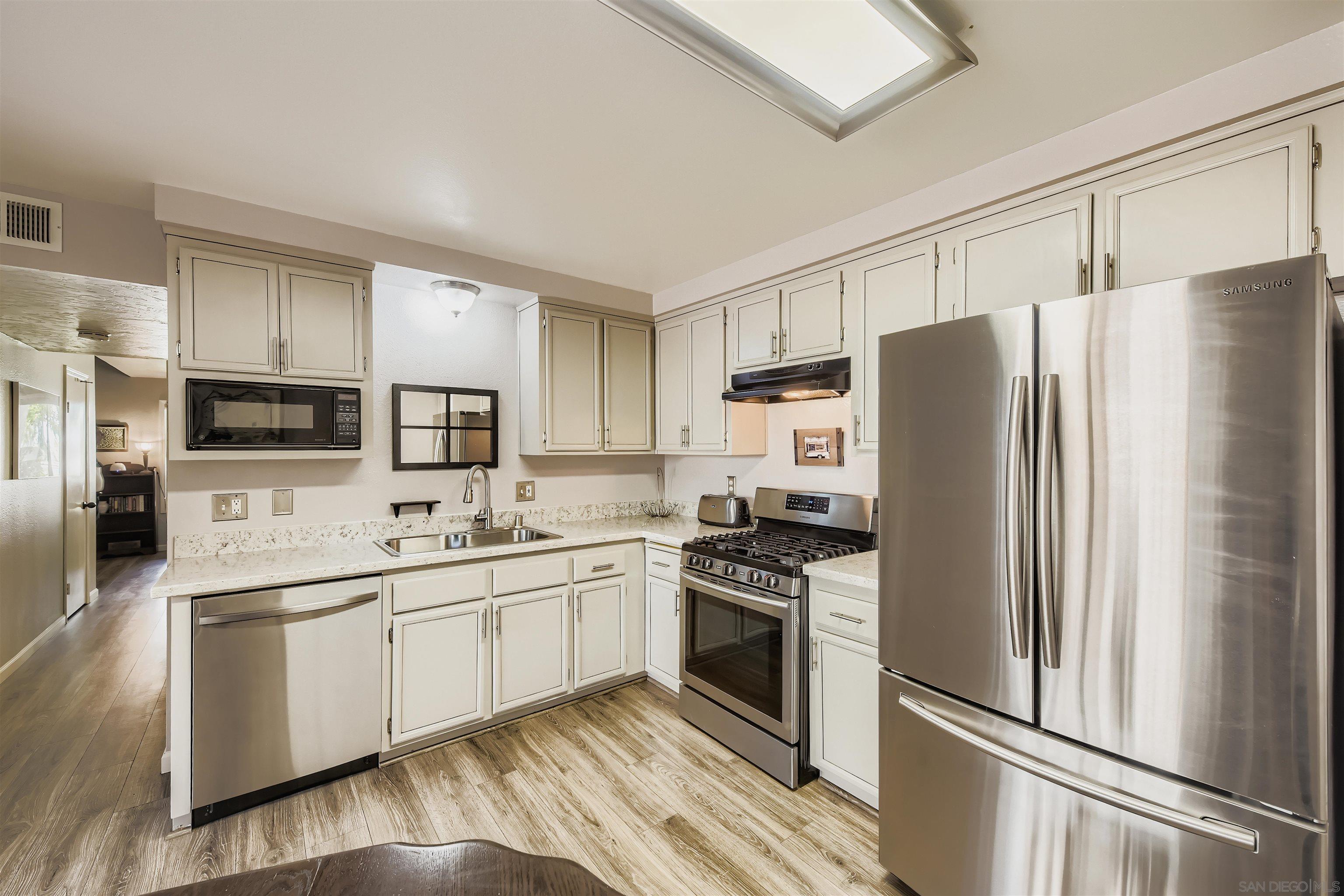 Detail Gallery Image 13 of 33 For 5059  La Cuenta Dr, San Diego,  CA 92124 - 4 Beds | 2/1 Baths