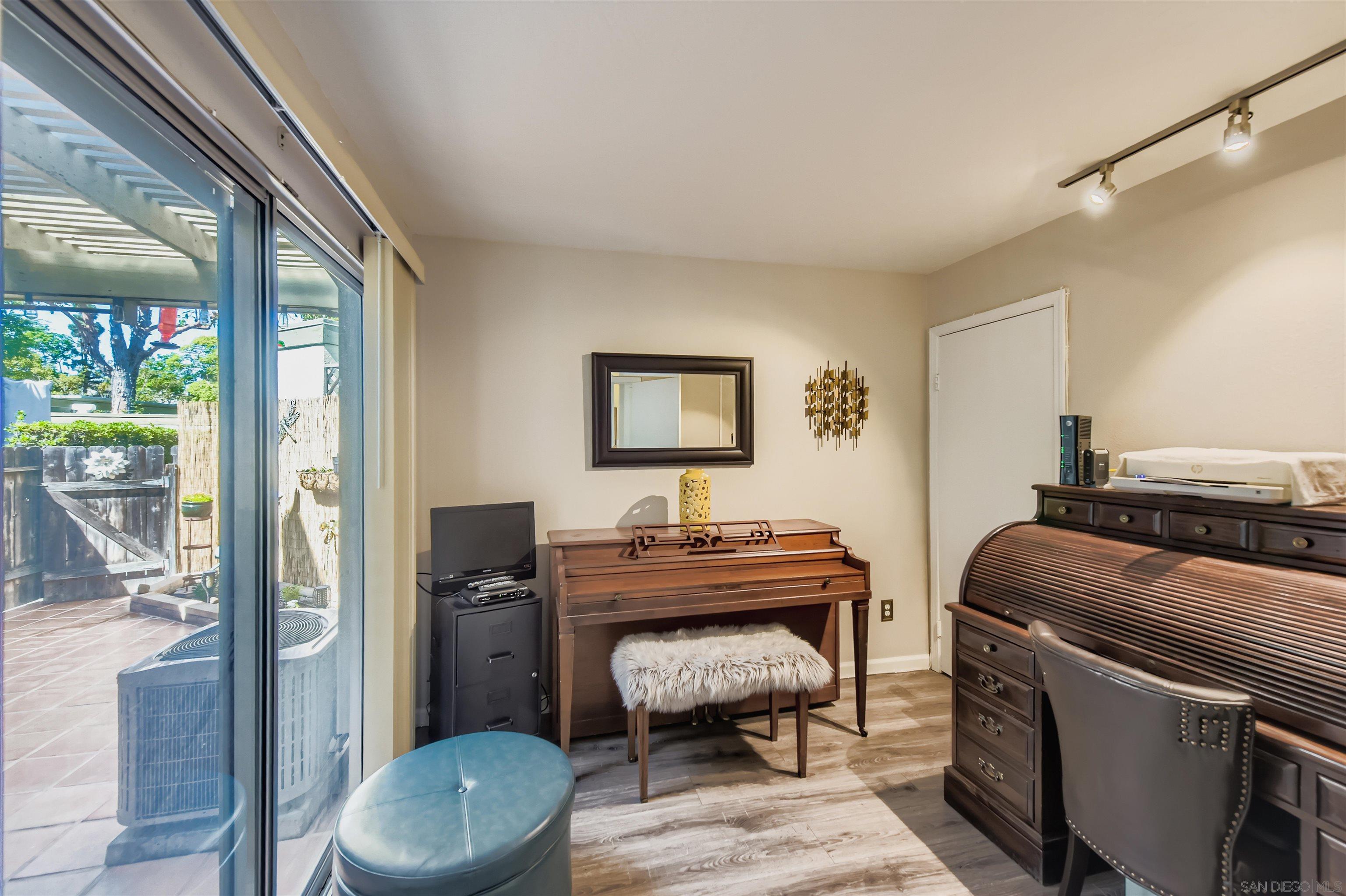 Detail Gallery Image 24 of 33 For 5059  La Cuenta Dr, San Diego,  CA 92124 - 4 Beds | 2/1 Baths