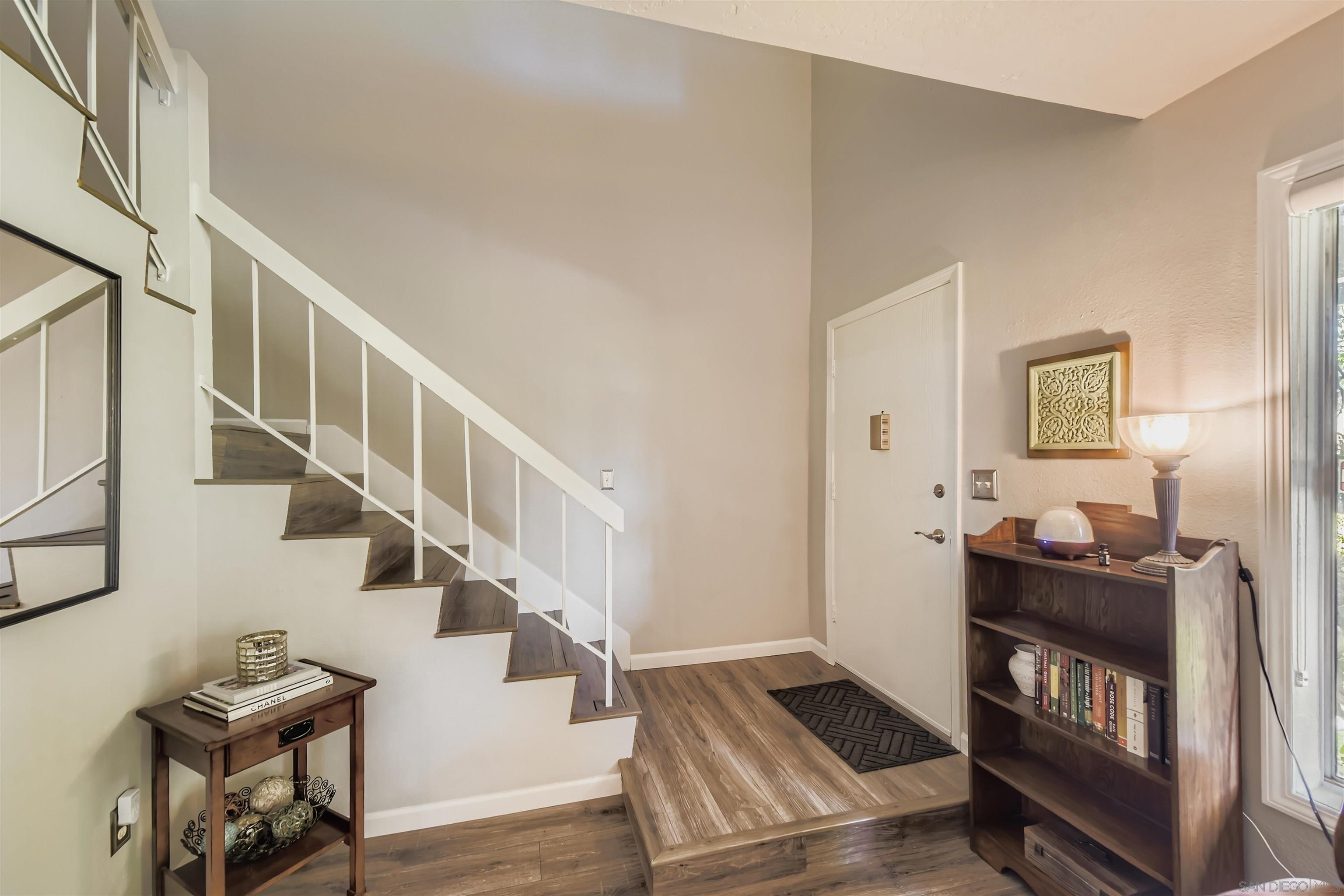 Detail Gallery Image 4 of 33 For 5059  La Cuenta Dr, San Diego,  CA 92124 - 4 Beds | 2/1 Baths