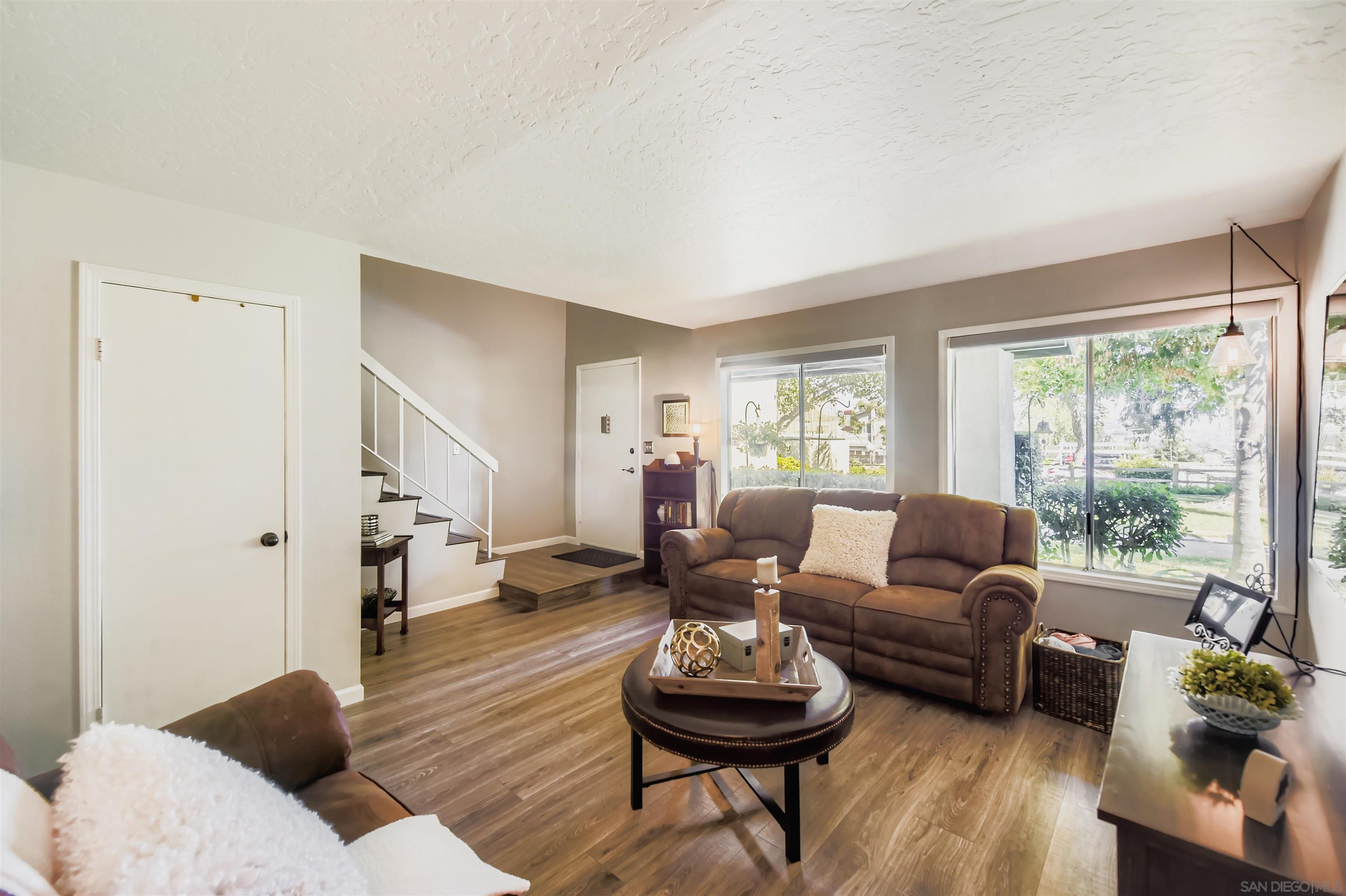 Detail Gallery Image 5 of 33 For 5059  La Cuenta Dr, San Diego,  CA 92124 - 4 Beds | 2/1 Baths