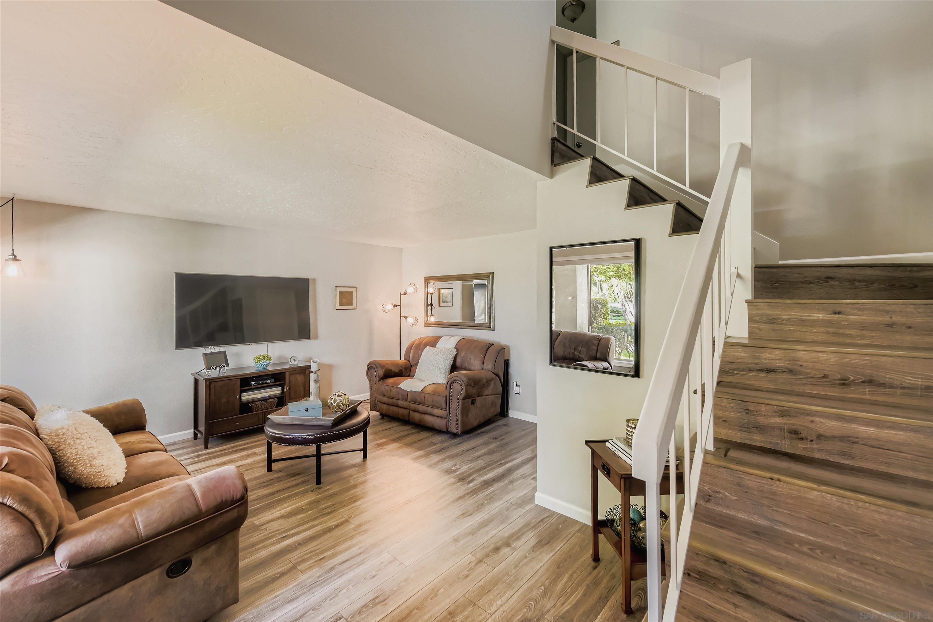 Detail Gallery Image 6 of 33 For 5059  La Cuenta Dr, San Diego,  CA 92124 - 4 Beds | 2/1 Baths