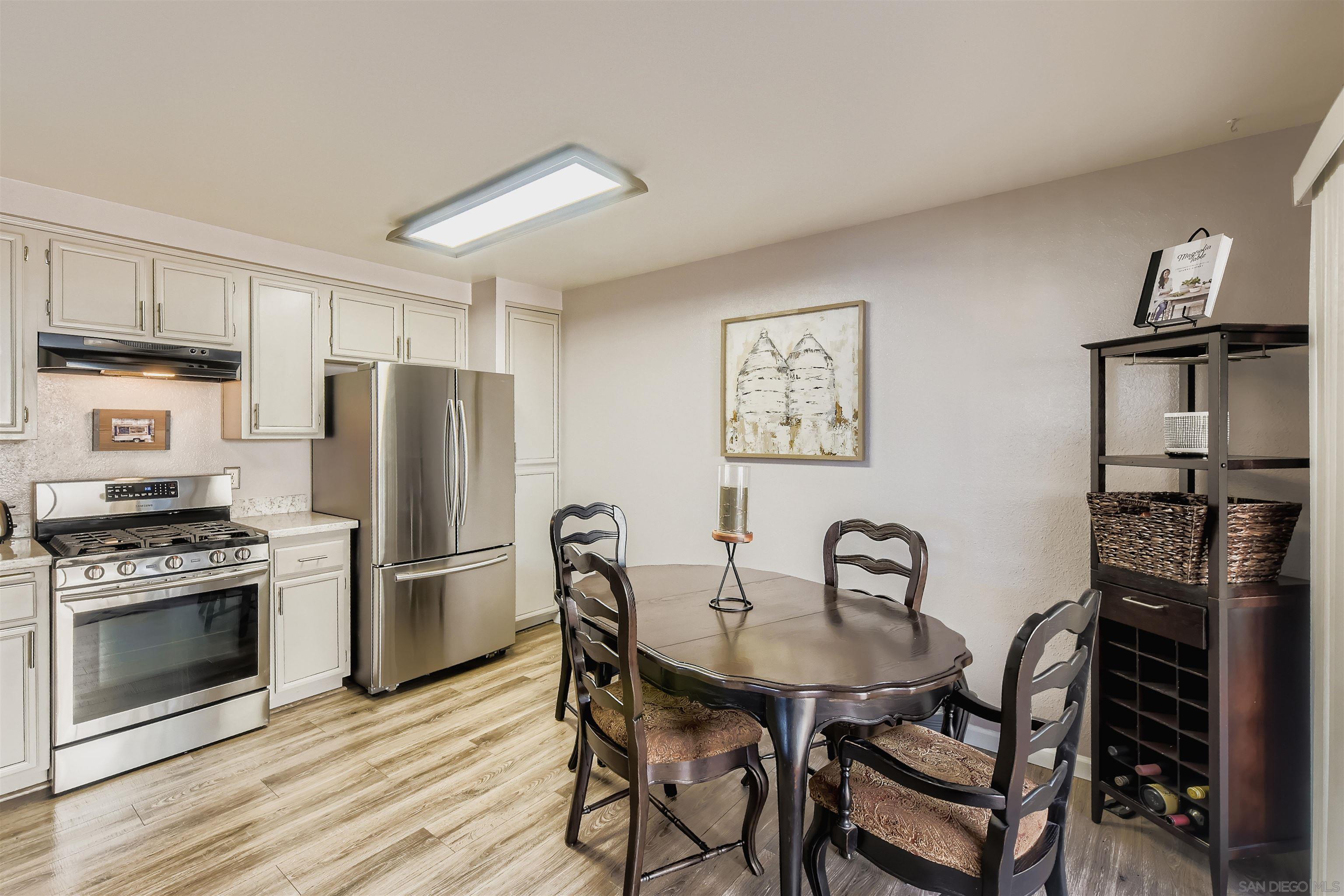 Detail Gallery Image 8 of 33 For 5059  La Cuenta Dr, San Diego,  CA 92124 - 4 Beds | 2/1 Baths