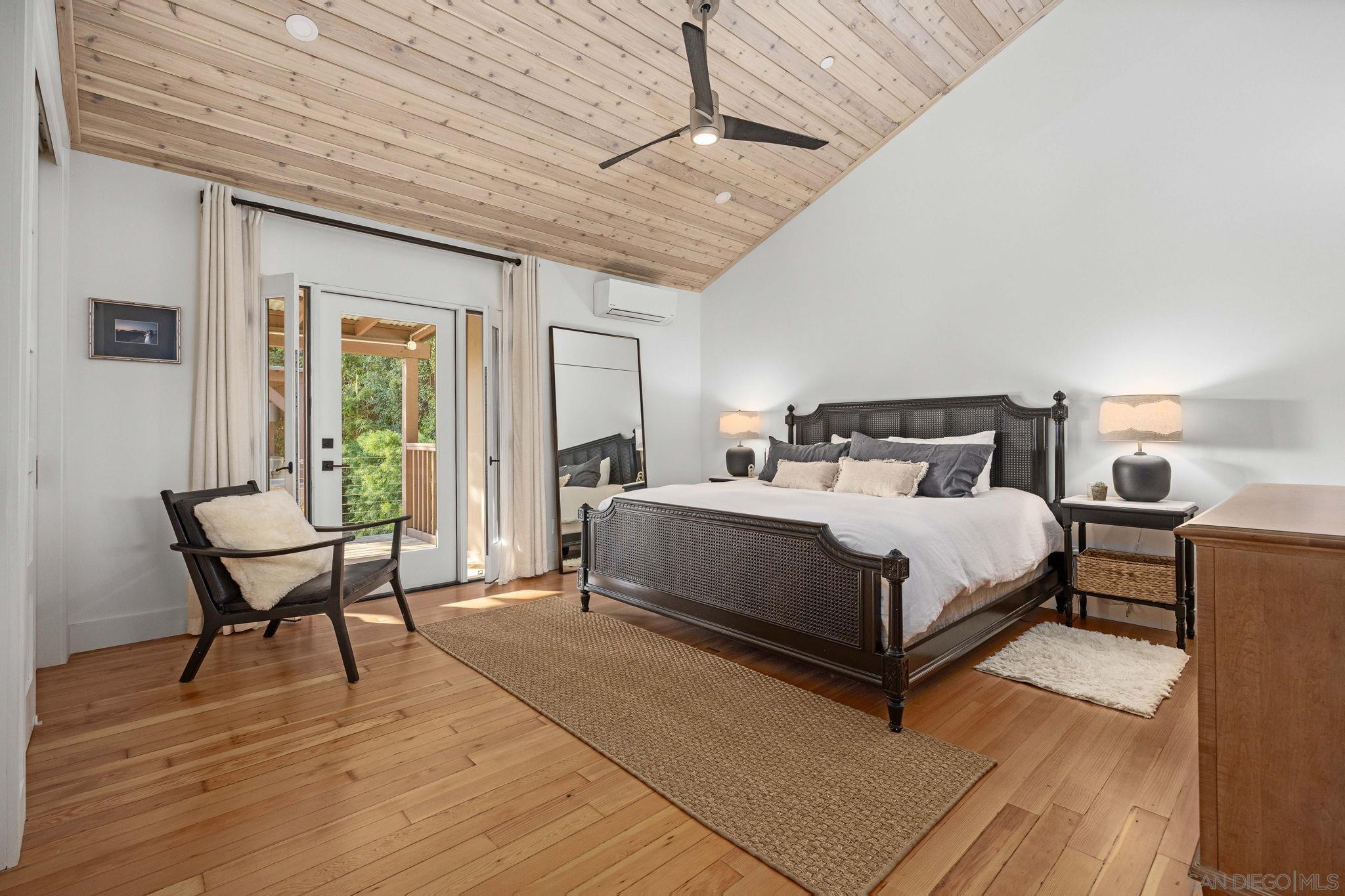 Detail Gallery Image 11 of 55 For 554 & 556  Stratford Dr, Encinitas,  CA 92024 - 7 Beds | 6/1 Baths