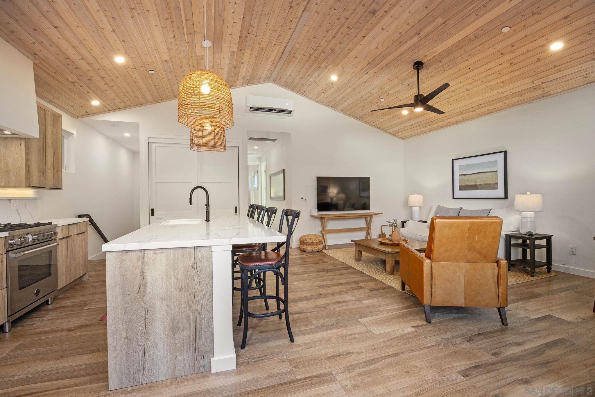 Detail Gallery Image 29 of 55 For 554 & 556  Stratford Dr, Encinitas,  CA 92024 - 7 Beds | 6/1 Baths