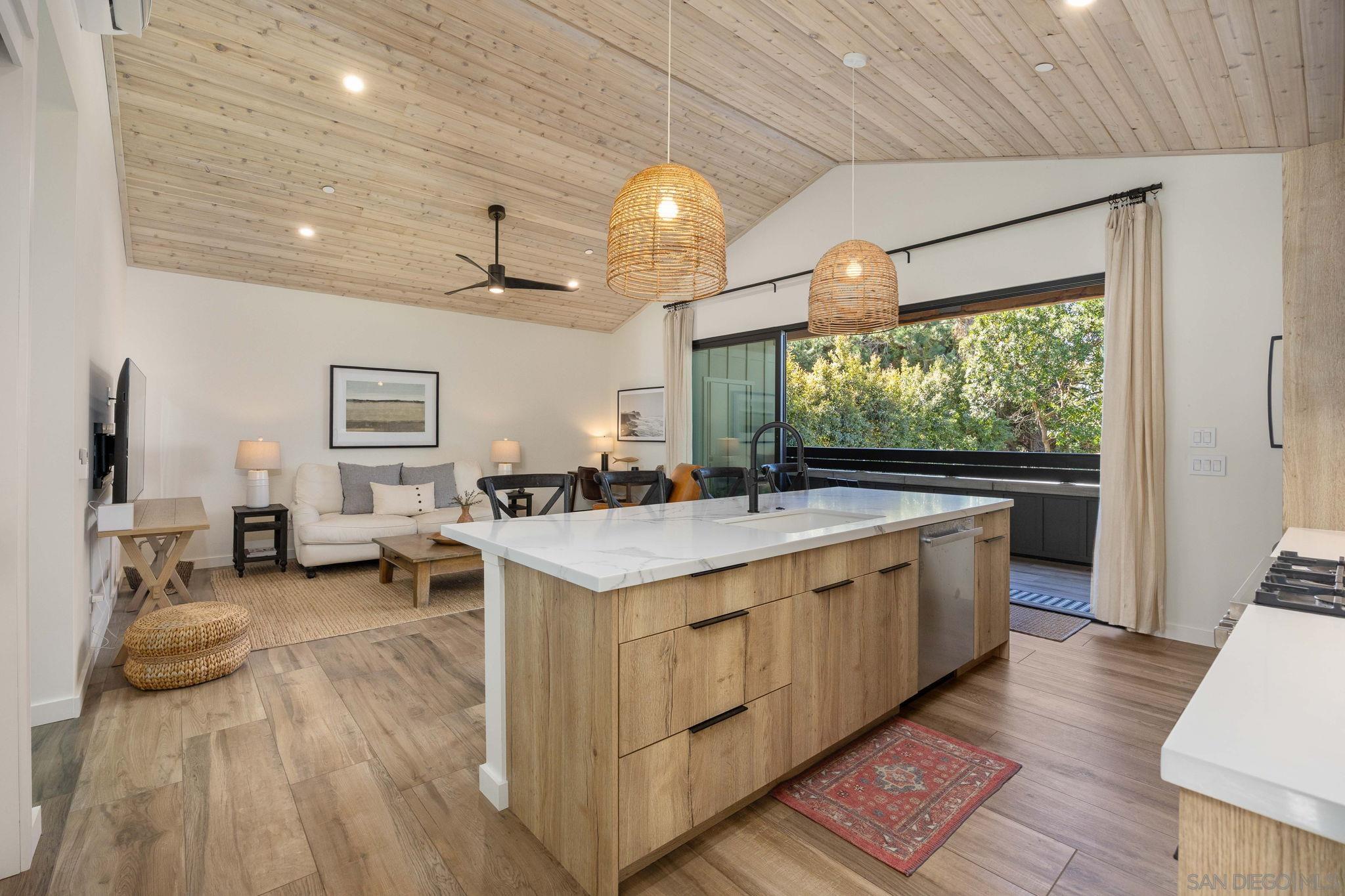 Detail Gallery Image 31 of 55 For 554 & 556  Stratford Dr, Encinitas,  CA 92024 - 7 Beds | 6/1 Baths