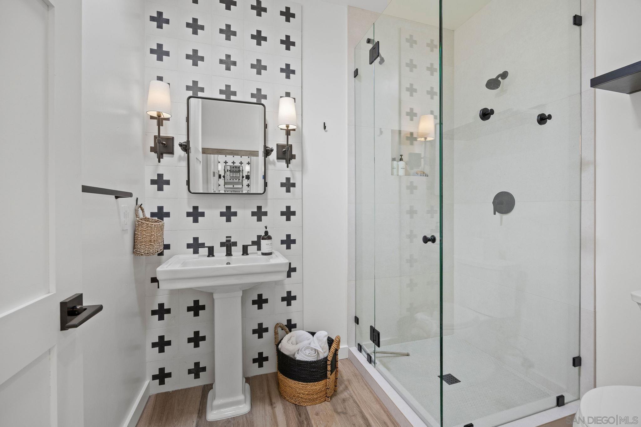 Detail Gallery Image 37 of 55 For 554 & 556  Stratford Dr, Encinitas,  CA 92024 - 7 Beds | 6/1 Baths