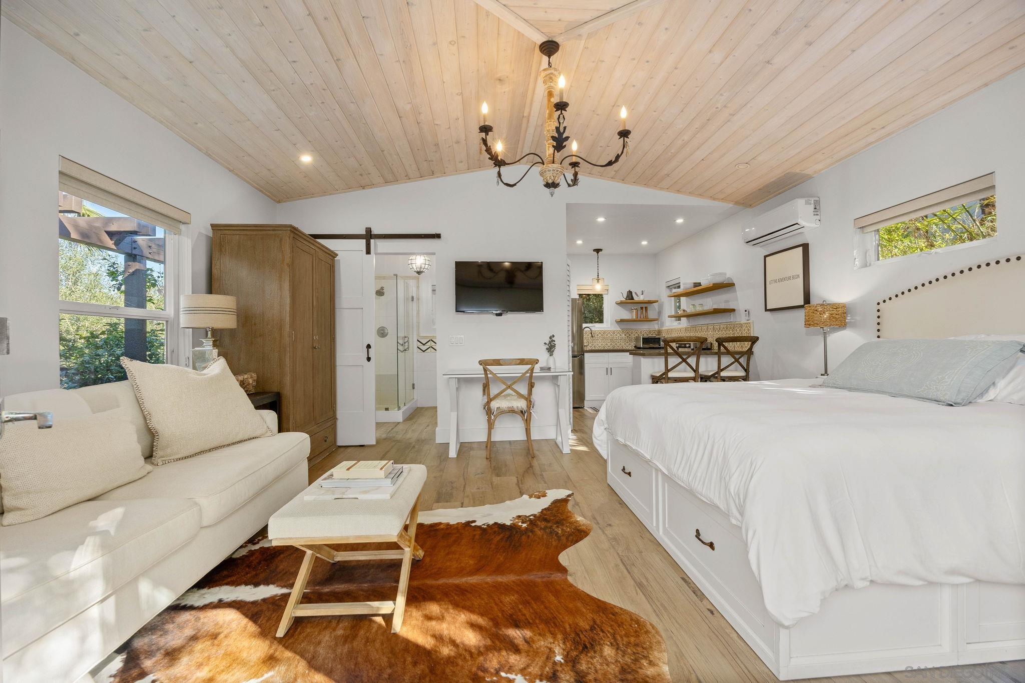 Detail Gallery Image 40 of 55 For 554 & 556  Stratford Dr, Encinitas,  CA 92024 - 7 Beds | 6/1 Baths