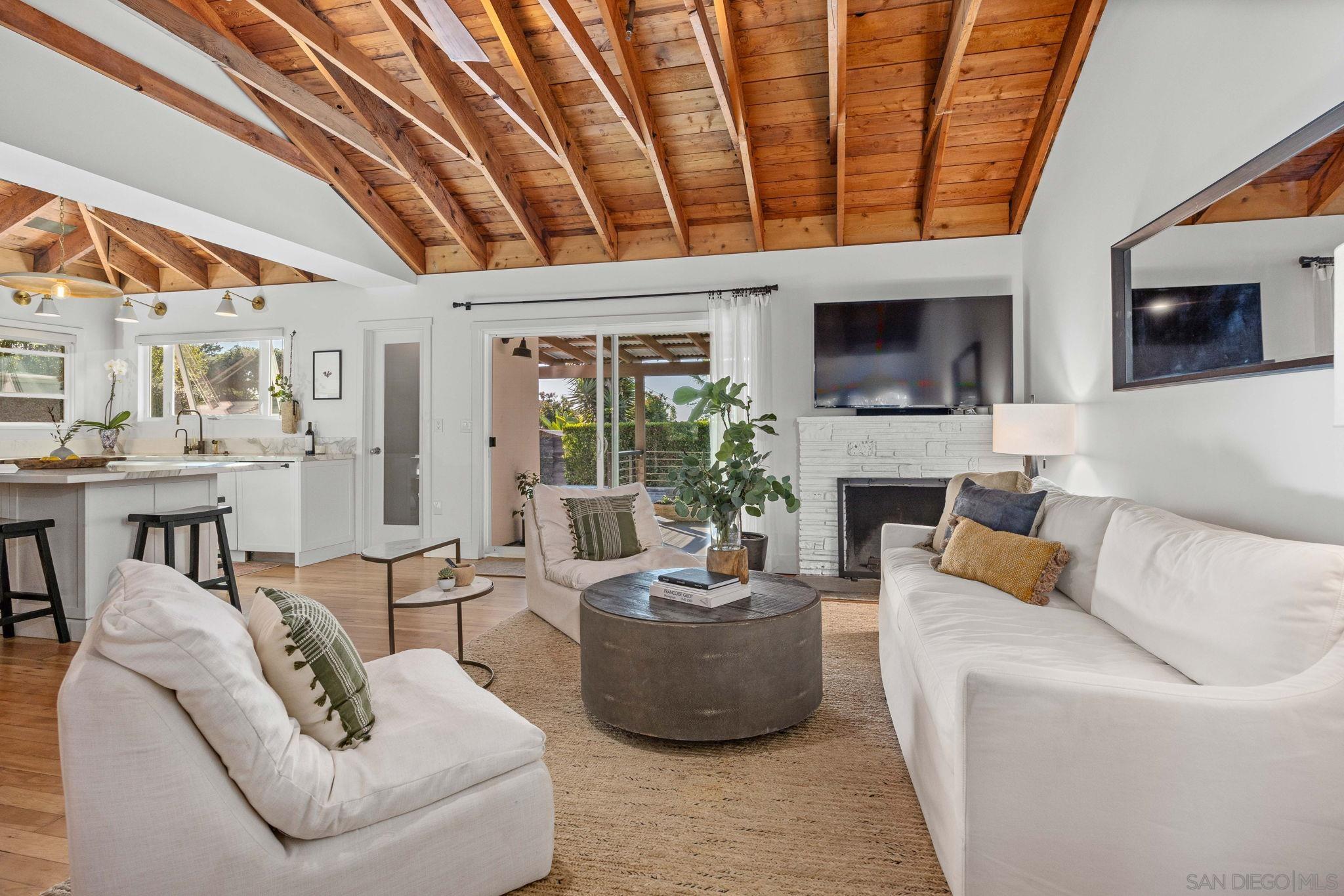 Detail Gallery Image 5 of 55 For 554 & 556  Stratford Dr, Encinitas,  CA 92024 - 7 Beds | 6/1 Baths