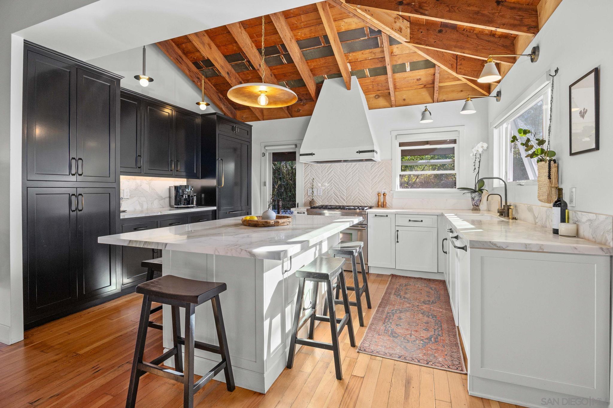 Detail Gallery Image 8 of 55 For 554 & 556  Stratford Dr, Encinitas,  CA 92024 - 7 Beds | 6/1 Baths