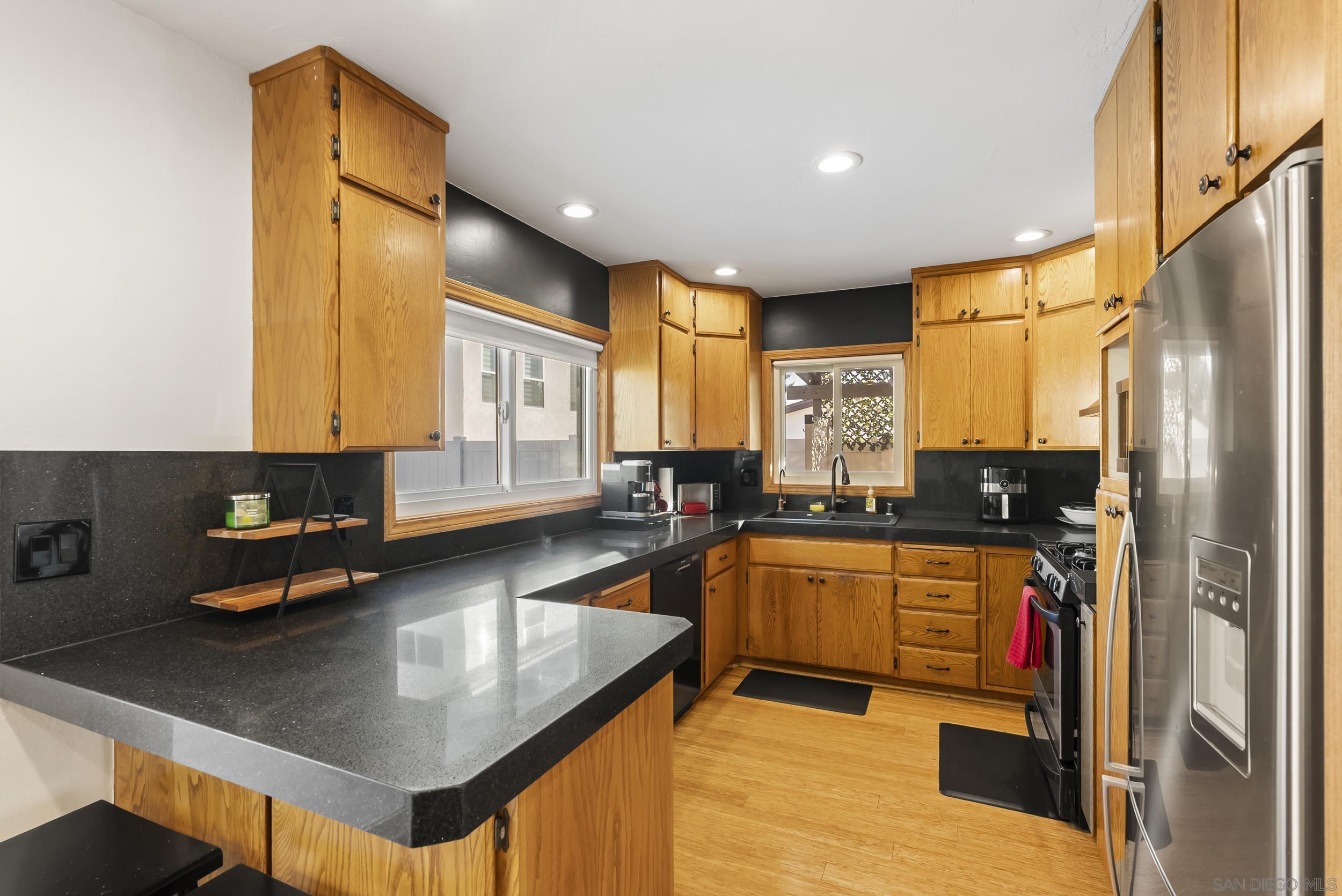 Detail Gallery Image 12 of 55 For 12979  Calle De Las Rosas, San Diego,  CA 92129 - 4 Beds | 2 Baths