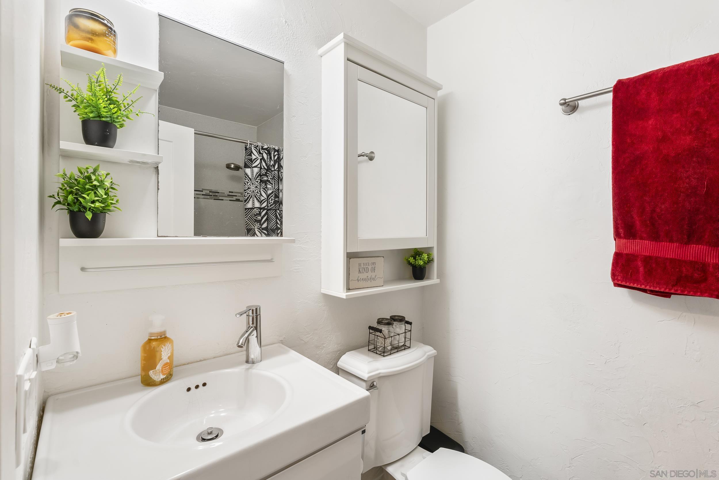 Detail Gallery Image 17 of 55 For 12979  Calle De Las Rosas, San Diego,  CA 92129 - 4 Beds | 2 Baths