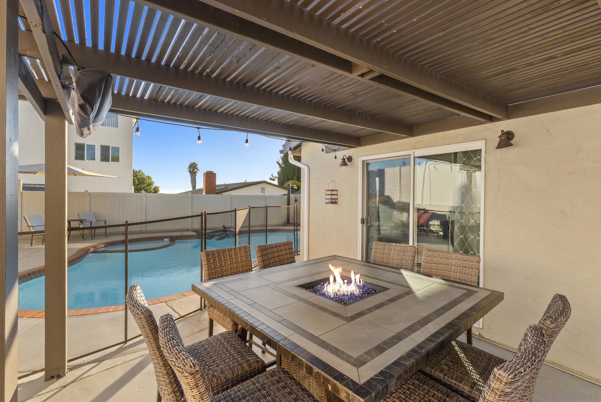 Detail Gallery Image 18 of 55 For 12979  Calle De Las Rosas, San Diego,  CA 92129 - 4 Beds | 2 Baths