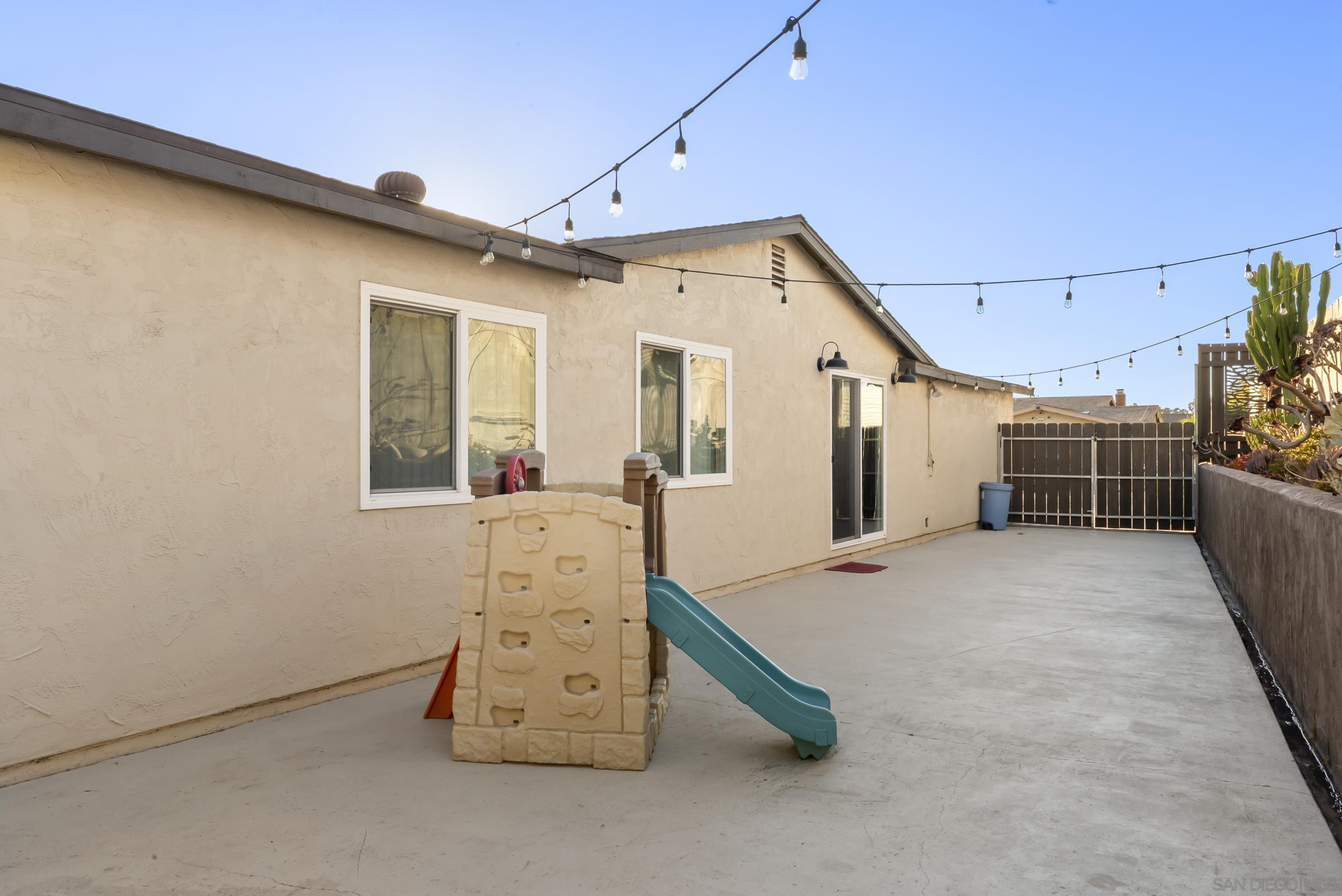 Detail Gallery Image 21 of 55 For 12979  Calle De Las Rosas, San Diego,  CA 92129 - 4 Beds | 2 Baths