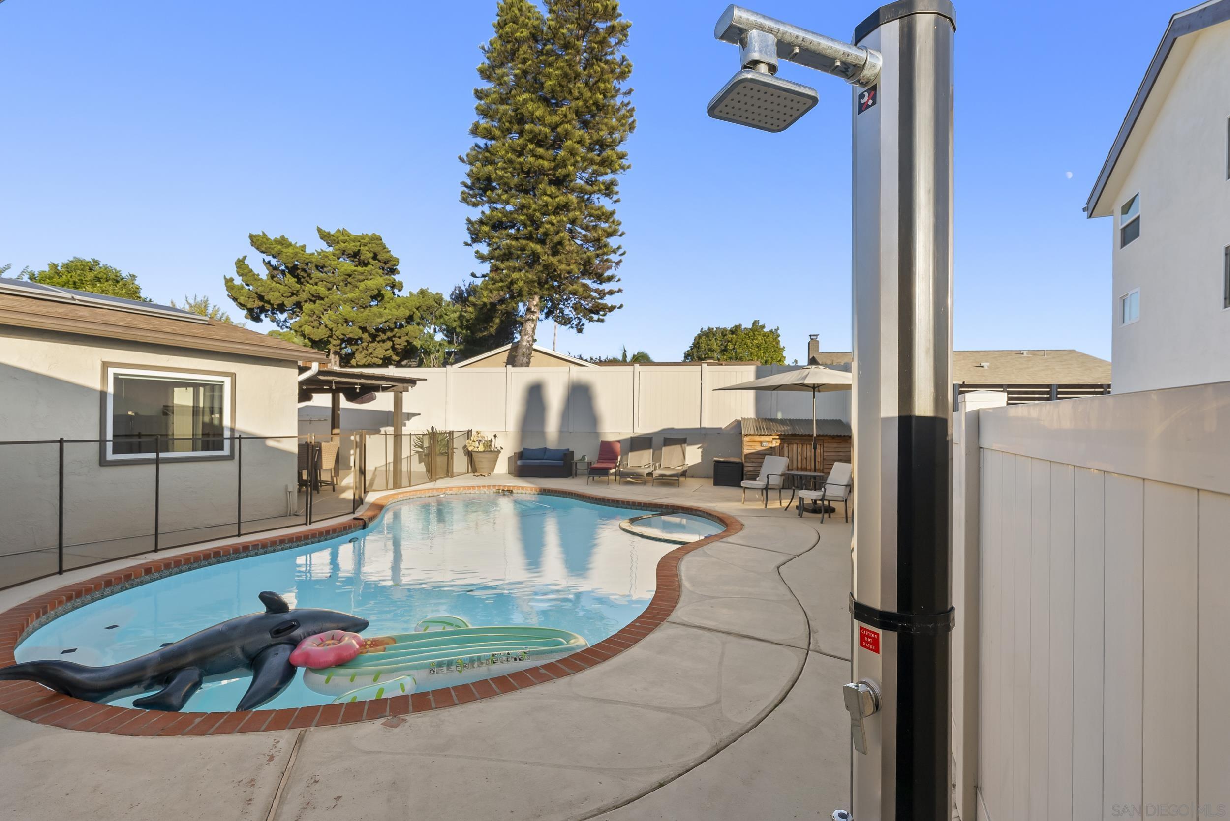 Detail Gallery Image 22 of 55 For 12979  Calle De Las Rosas, San Diego,  CA 92129 - 4 Beds | 2 Baths