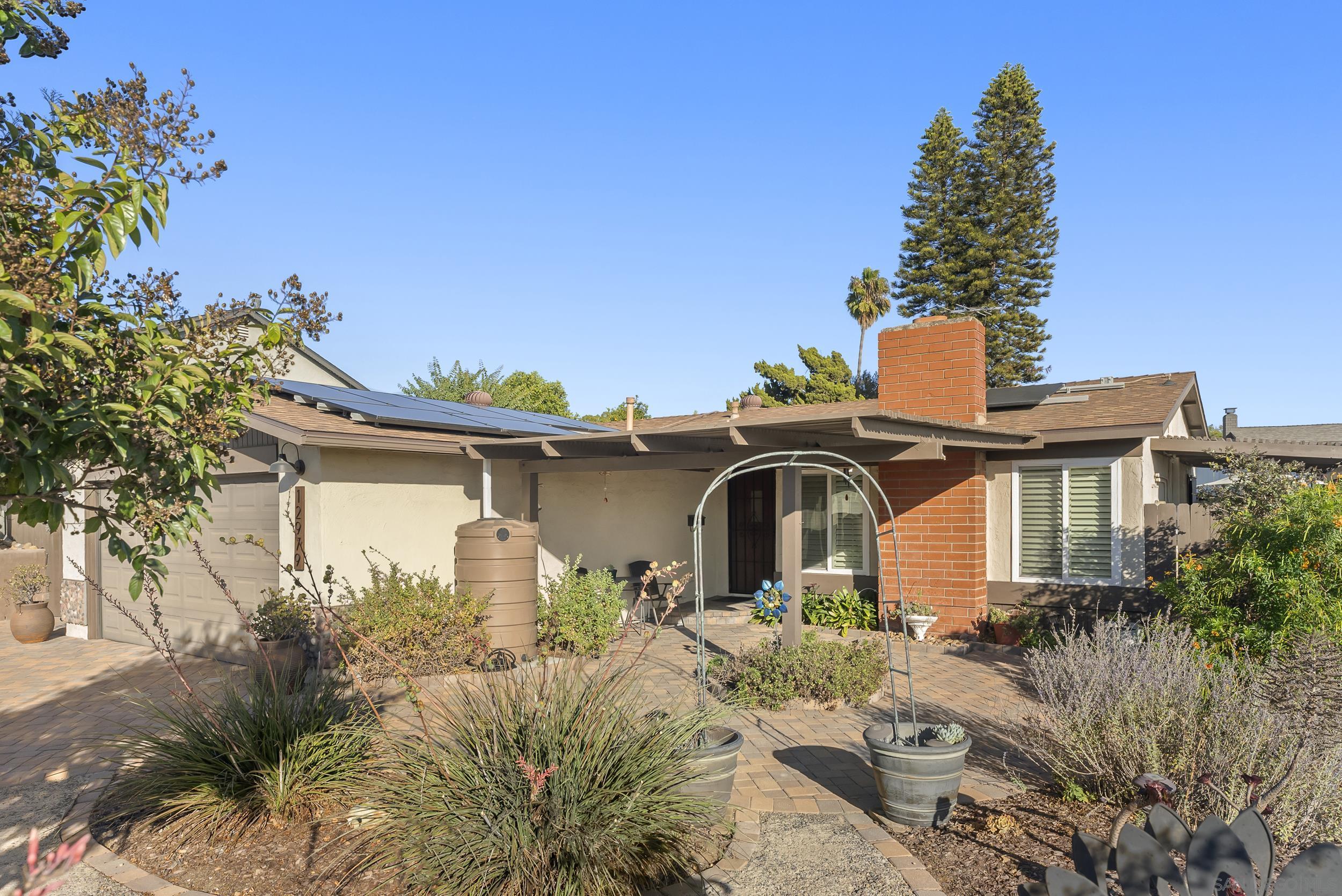 Detail Gallery Image 5 of 55 For 12979  Calle De Las Rosas, San Diego,  CA 92129 - 4 Beds | 2 Baths