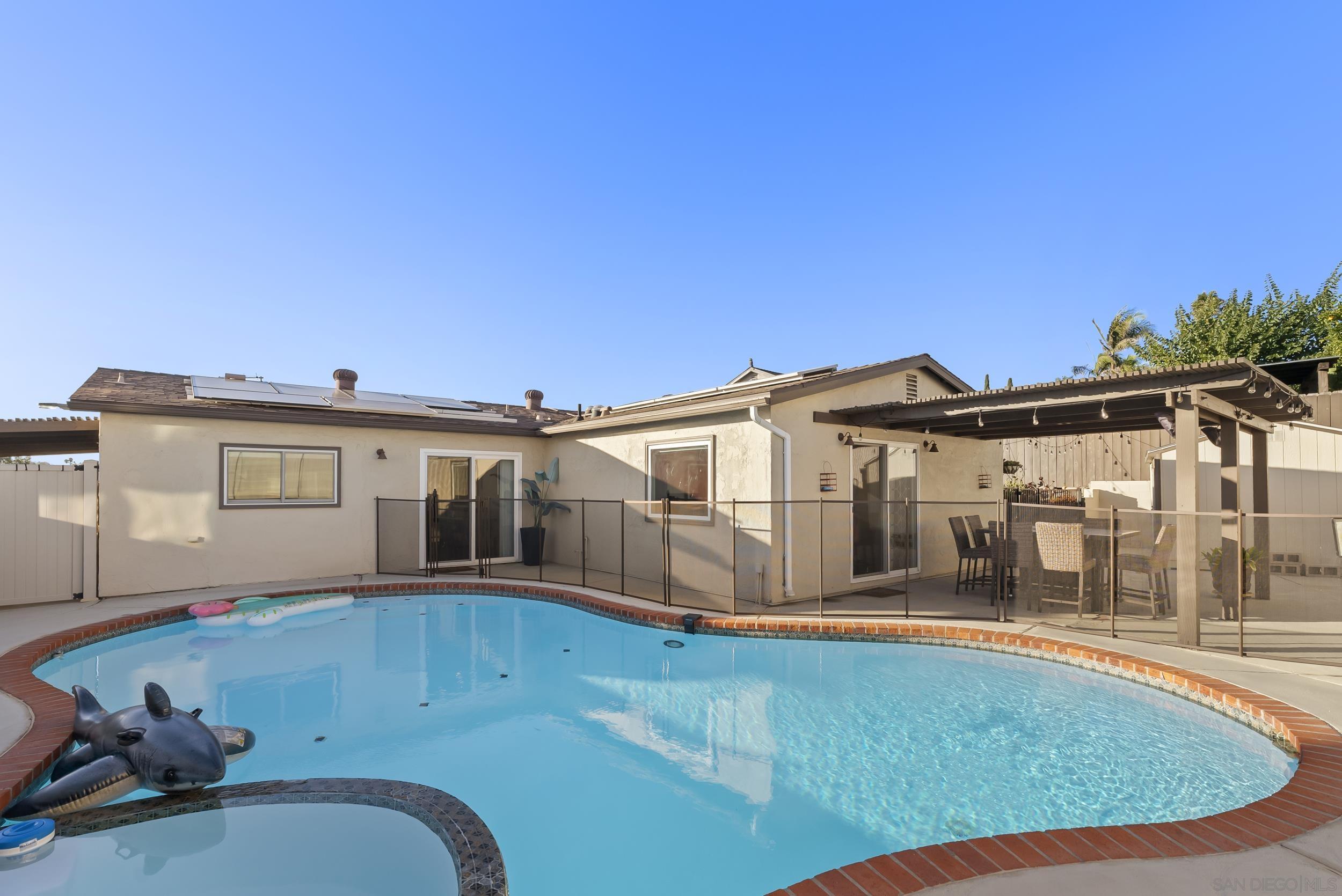 Detail Gallery Image 43 of 55 For 12979  Calle De Las Rosas, San Diego,  CA 92129 - 4 Beds | 2 Baths