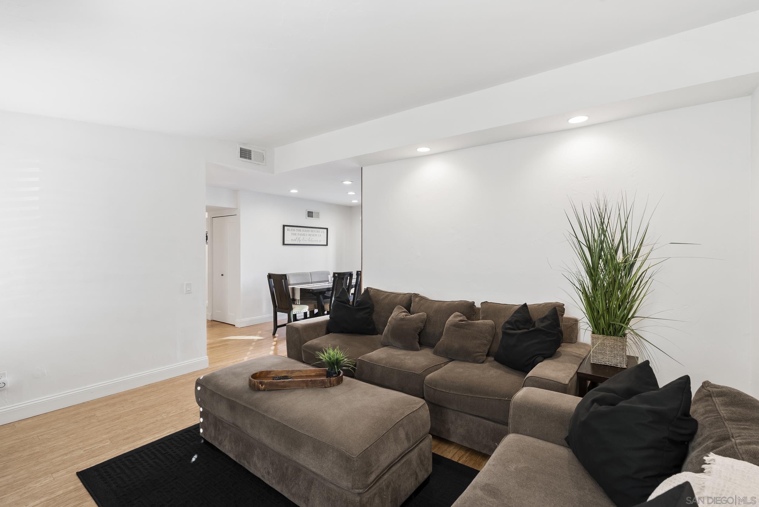 Detail Gallery Image 50 of 55 For 12979  Calle De Las Rosas, San Diego,  CA 92129 - 4 Beds | 2 Baths