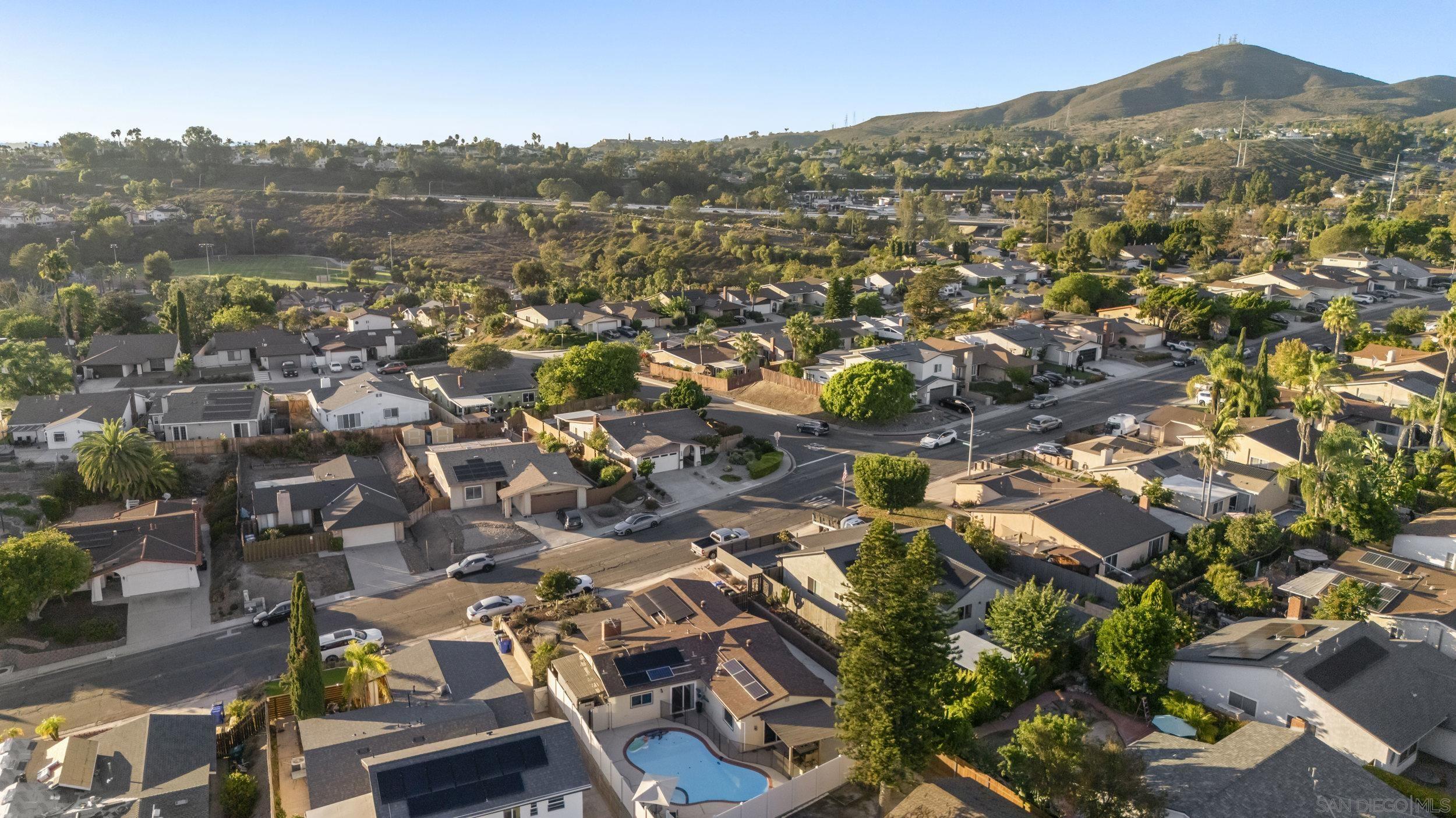 Detail Gallery Image 6 of 55 For 12979  Calle De Las Rosas, San Diego,  CA 92129 - 4 Beds | 2 Baths