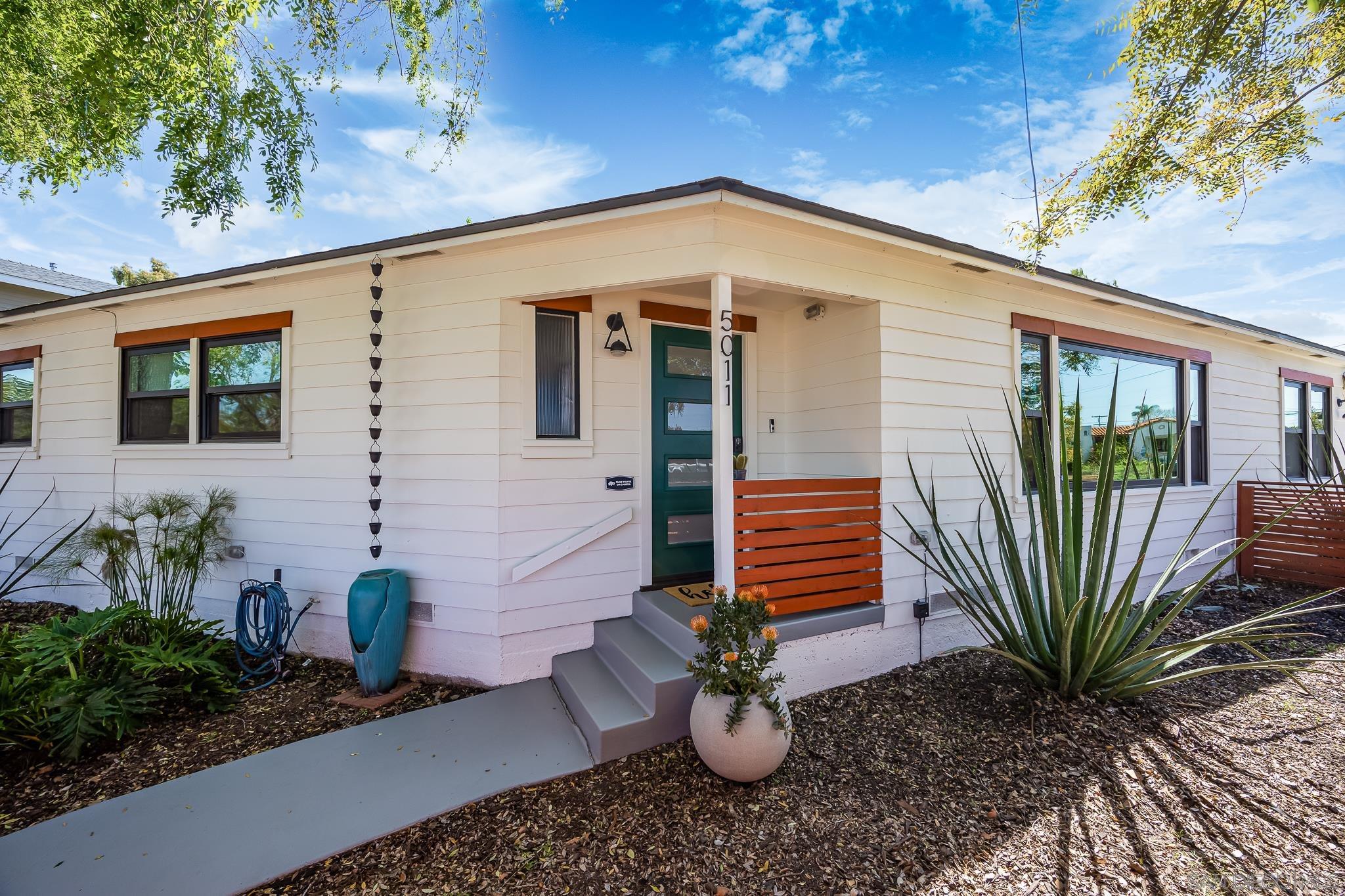 Detail Gallery Image 2 of 56 For 5011 E E Mountain View Dr, San Diego,  CA 92116 - 3 Beds | 3 Baths