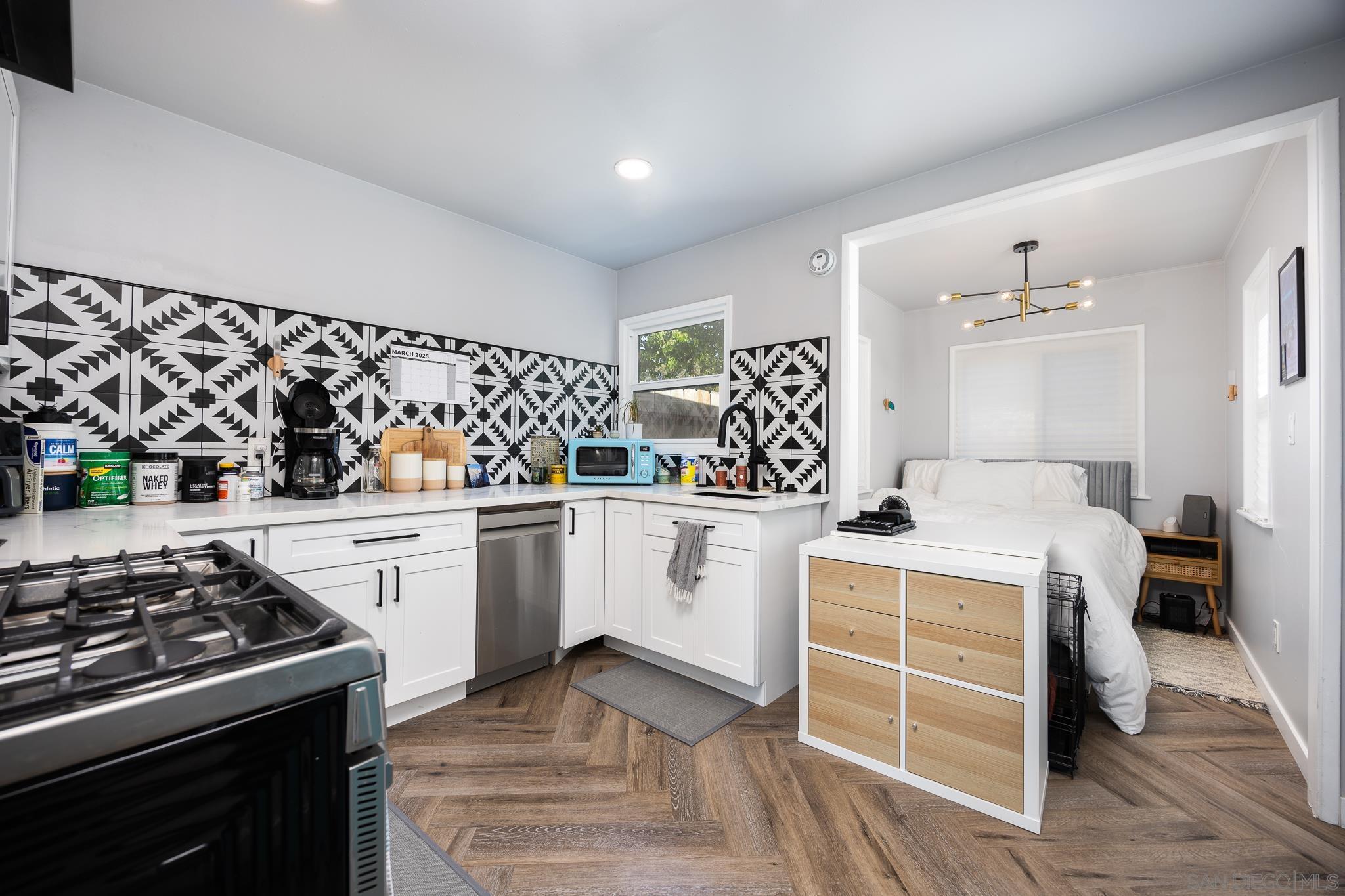 Detail Gallery Image 31 of 56 For 5011 E E Mountain View Dr, San Diego,  CA 92116 - 3 Beds | 3 Baths