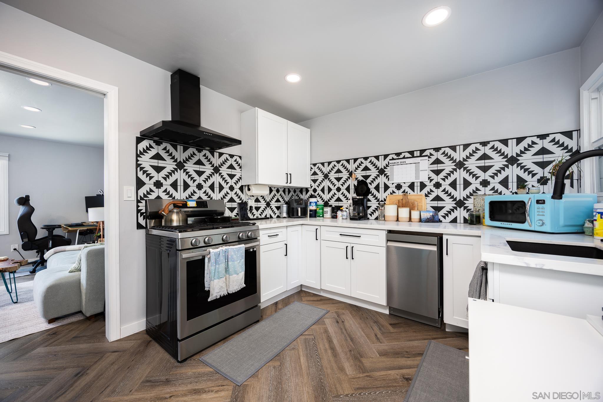 Detail Gallery Image 33 of 56 For 5011 E E Mountain View Dr, San Diego,  CA 92116 - 3 Beds | 3 Baths