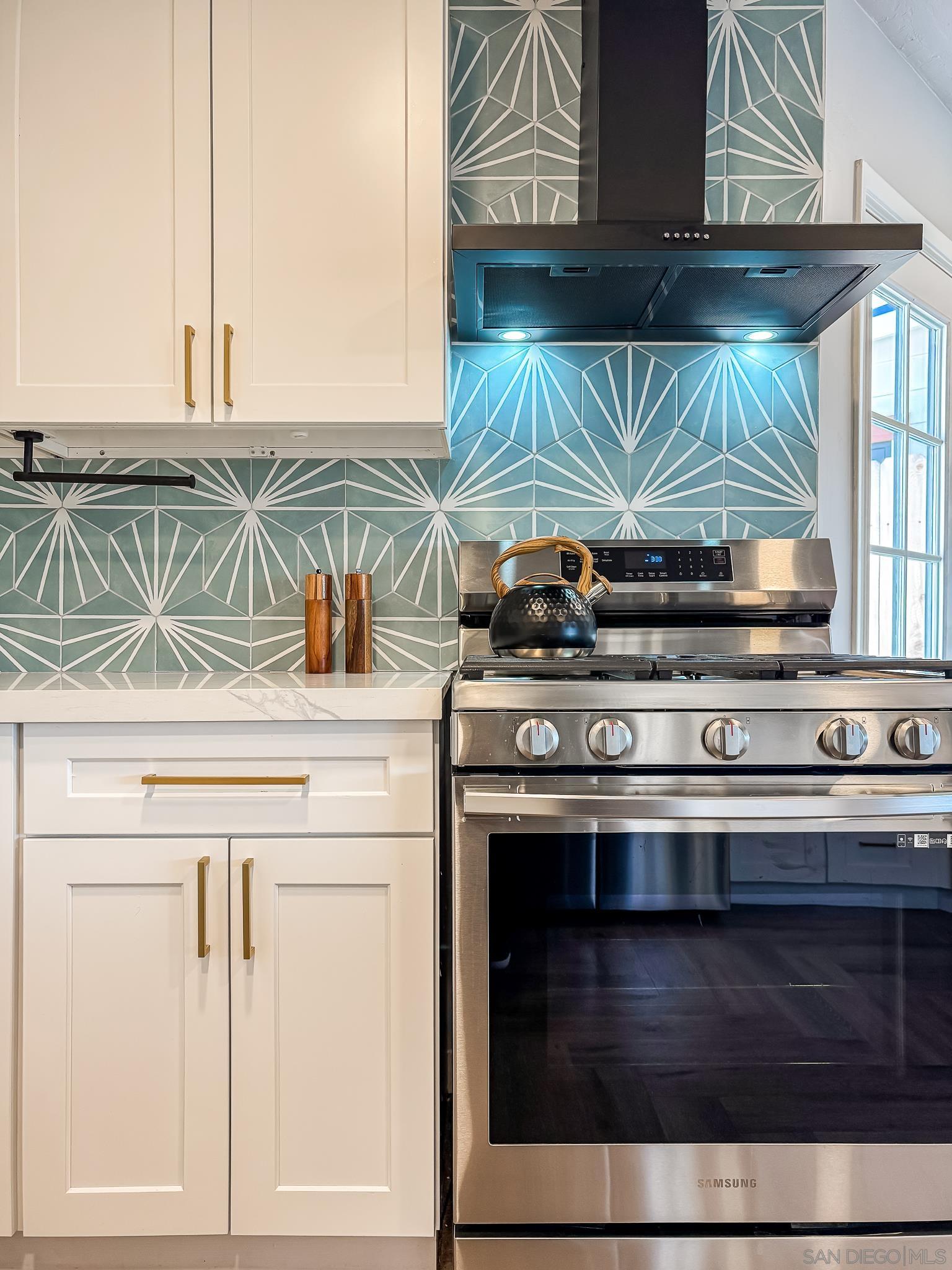 Detail Gallery Image 7 of 56 For 5011 E E Mountain View Dr, San Diego,  CA 92116 - 3 Beds | 3 Baths