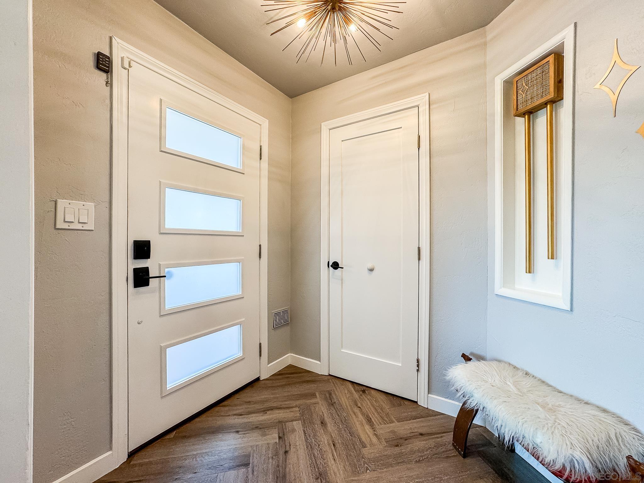 Detail Gallery Image 9 of 56 For 5011 E E Mountain View Dr, San Diego,  CA 92116 - 3 Beds | 3 Baths