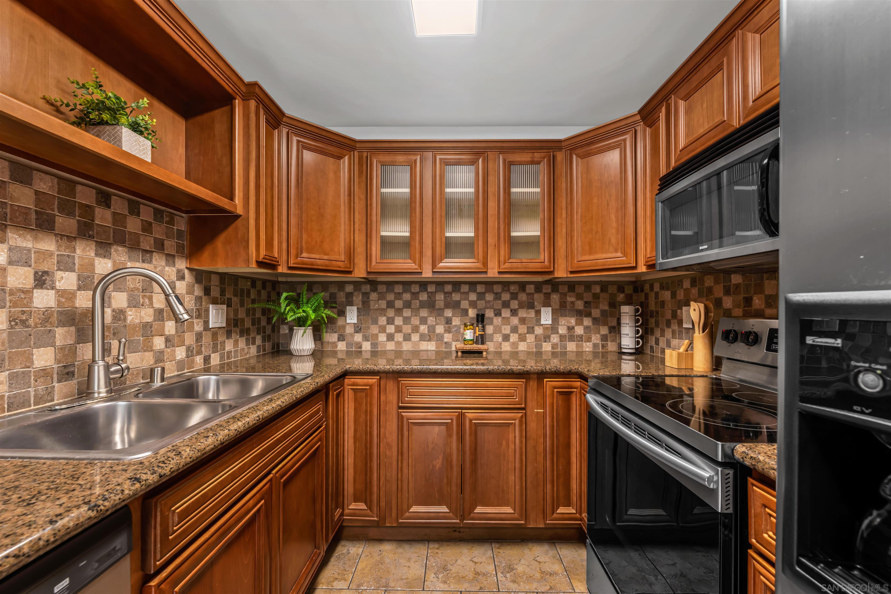 Detail Gallery Image 15 of 36 For 1030  Robinson Ave  #111,  San Diego,  CA 92103 - 2 Beds | 2 Baths